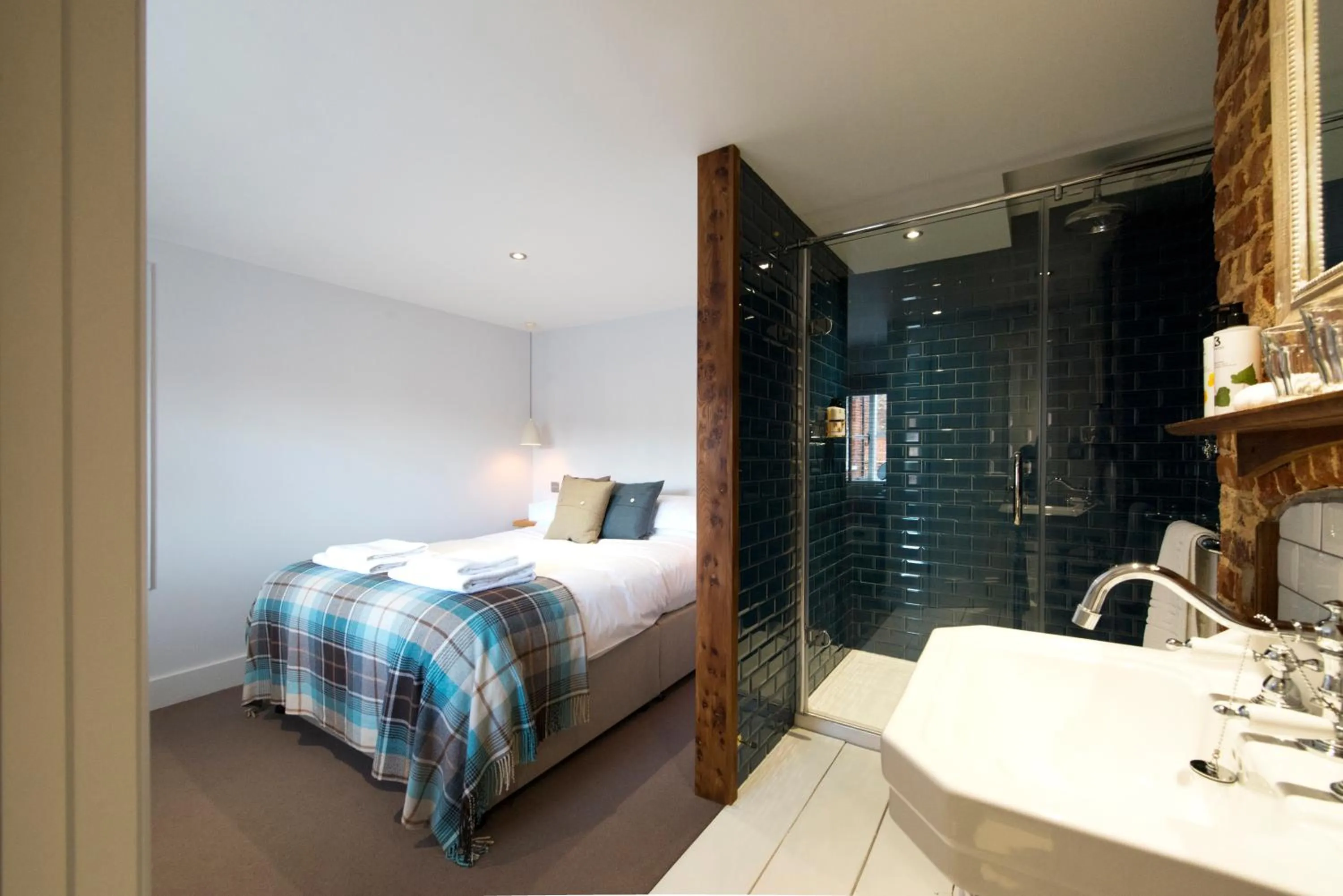 Bathroom, Bed in The Coach House
