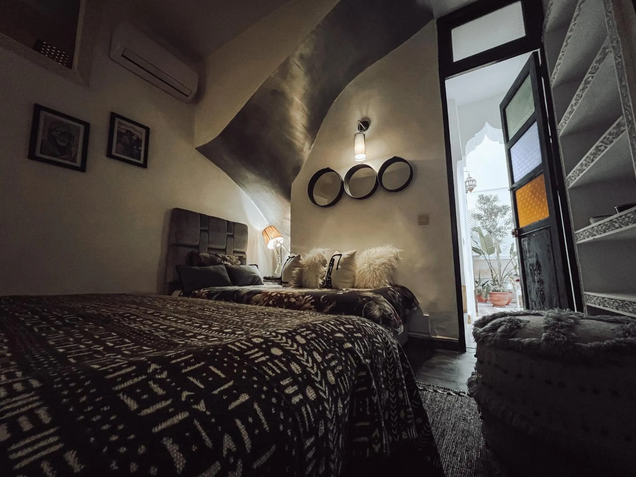 Decorative detail, Bed in DAR AURORA