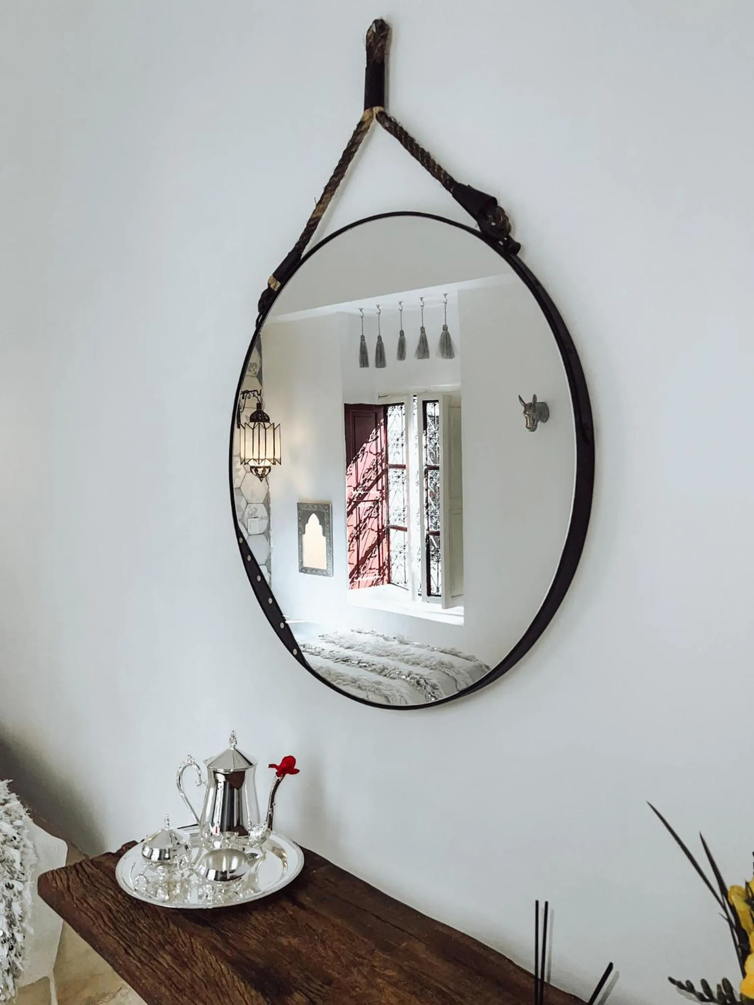 Decorative detail in DAR AURORA