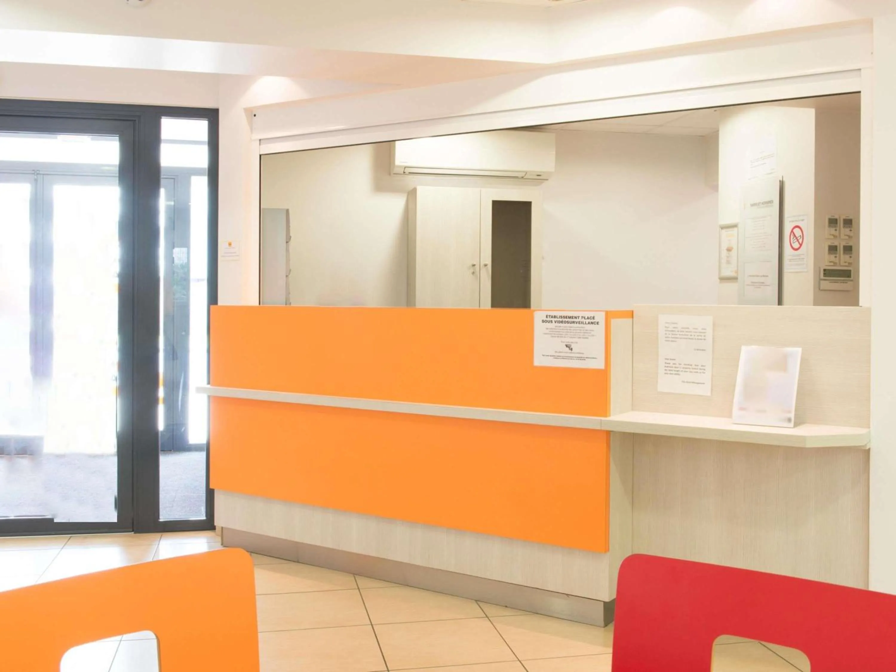 Property building in Hôtel Eco La Rochelle Centre les Minimes