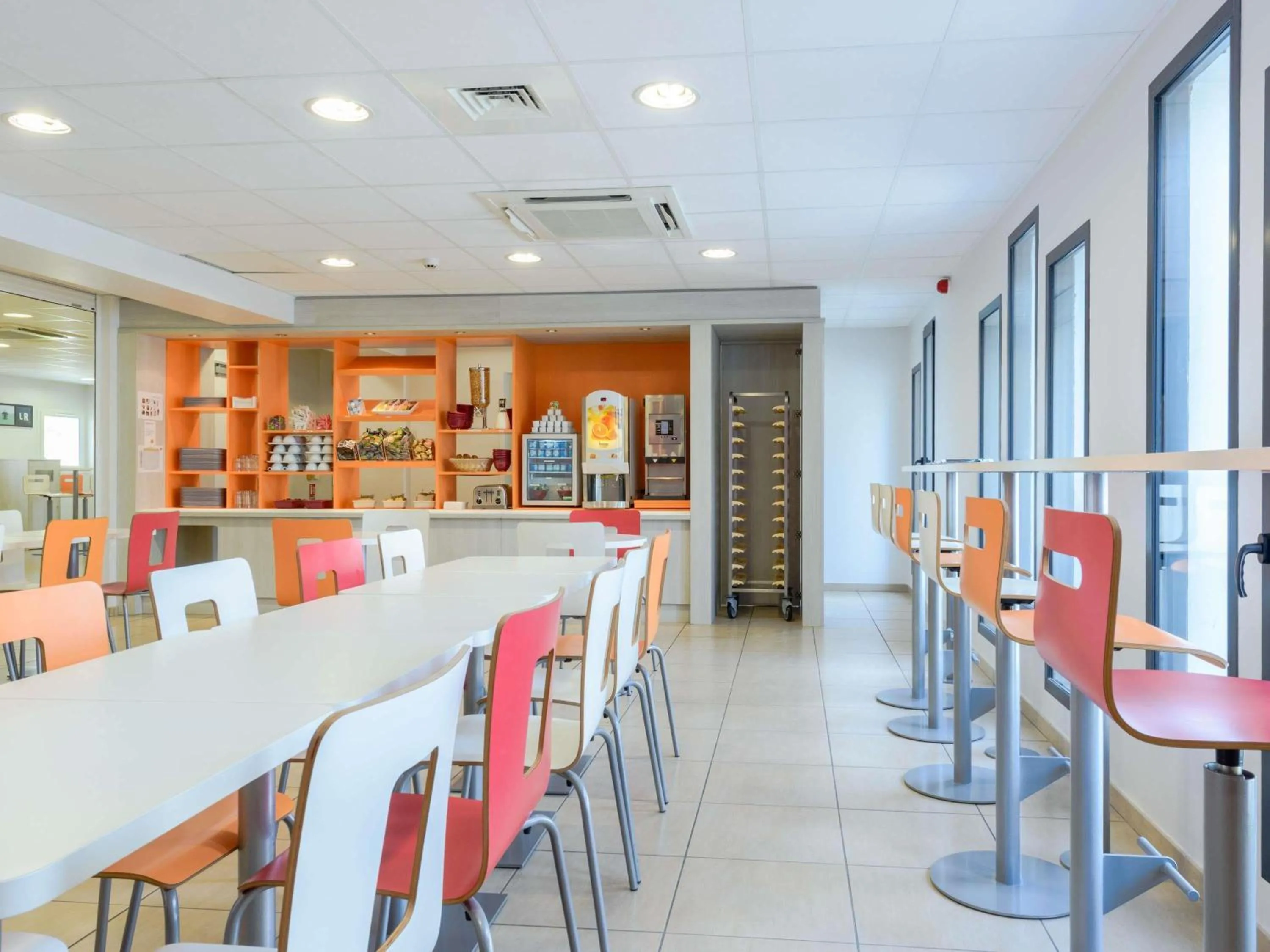 Breakfast in Hôtel Eco La Rochelle Centre les Minimes