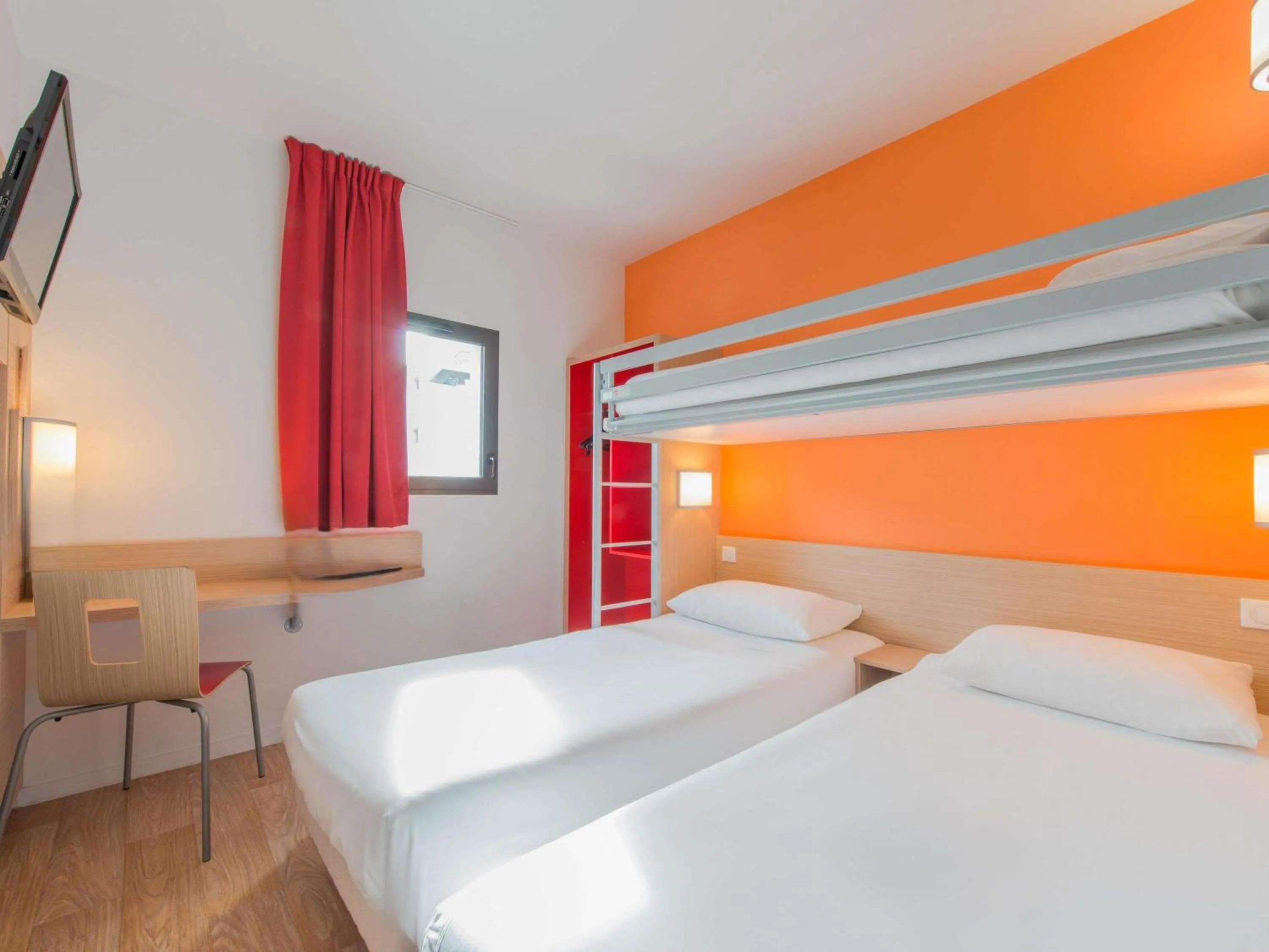 Bedroom, Bed in Hôtel Eco La Rochelle Centre les Minimes