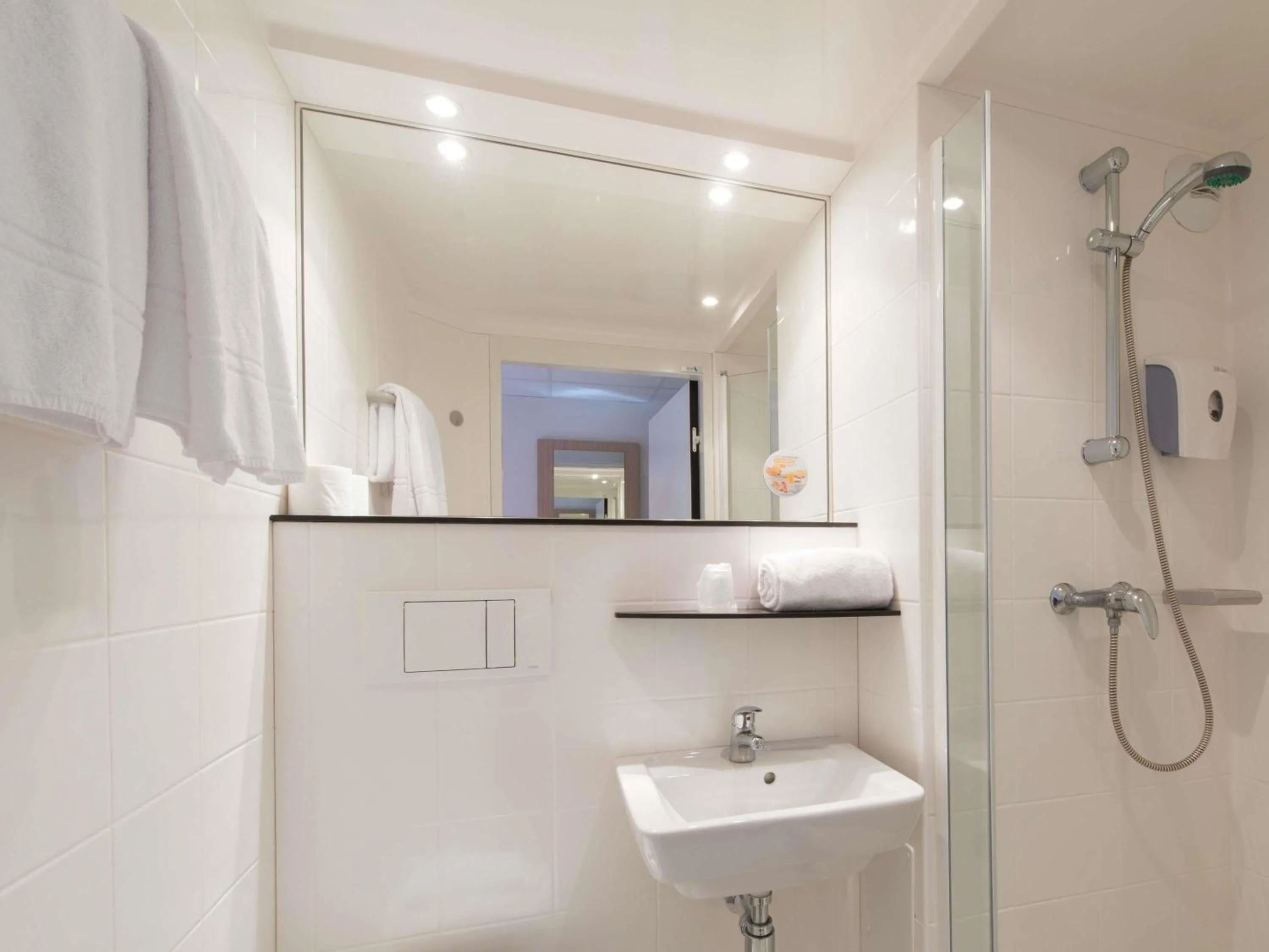 Bedroom in Hôtel Eco La Rochelle Centre les Minimes