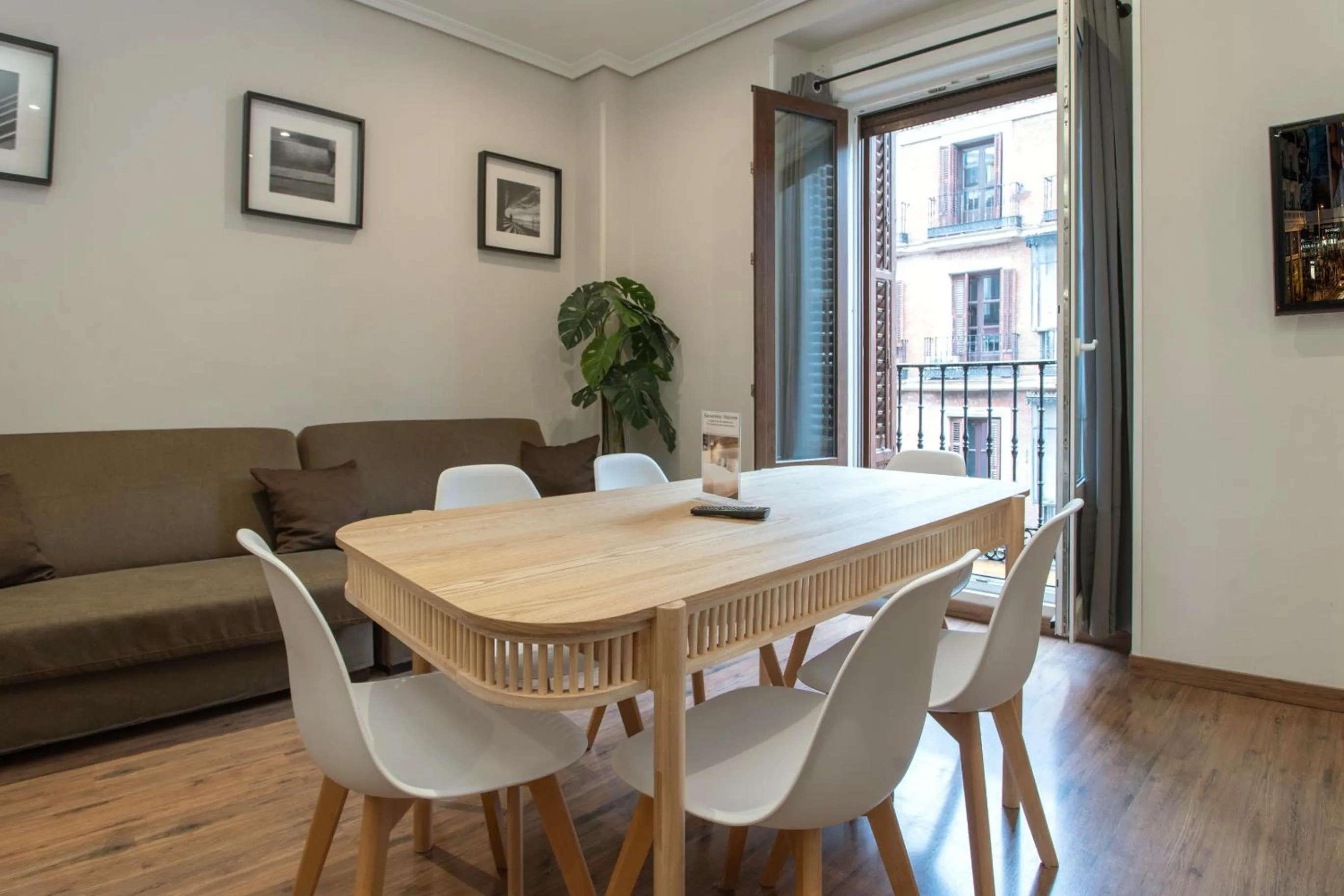 TV and multimedia in Suites You Nickel