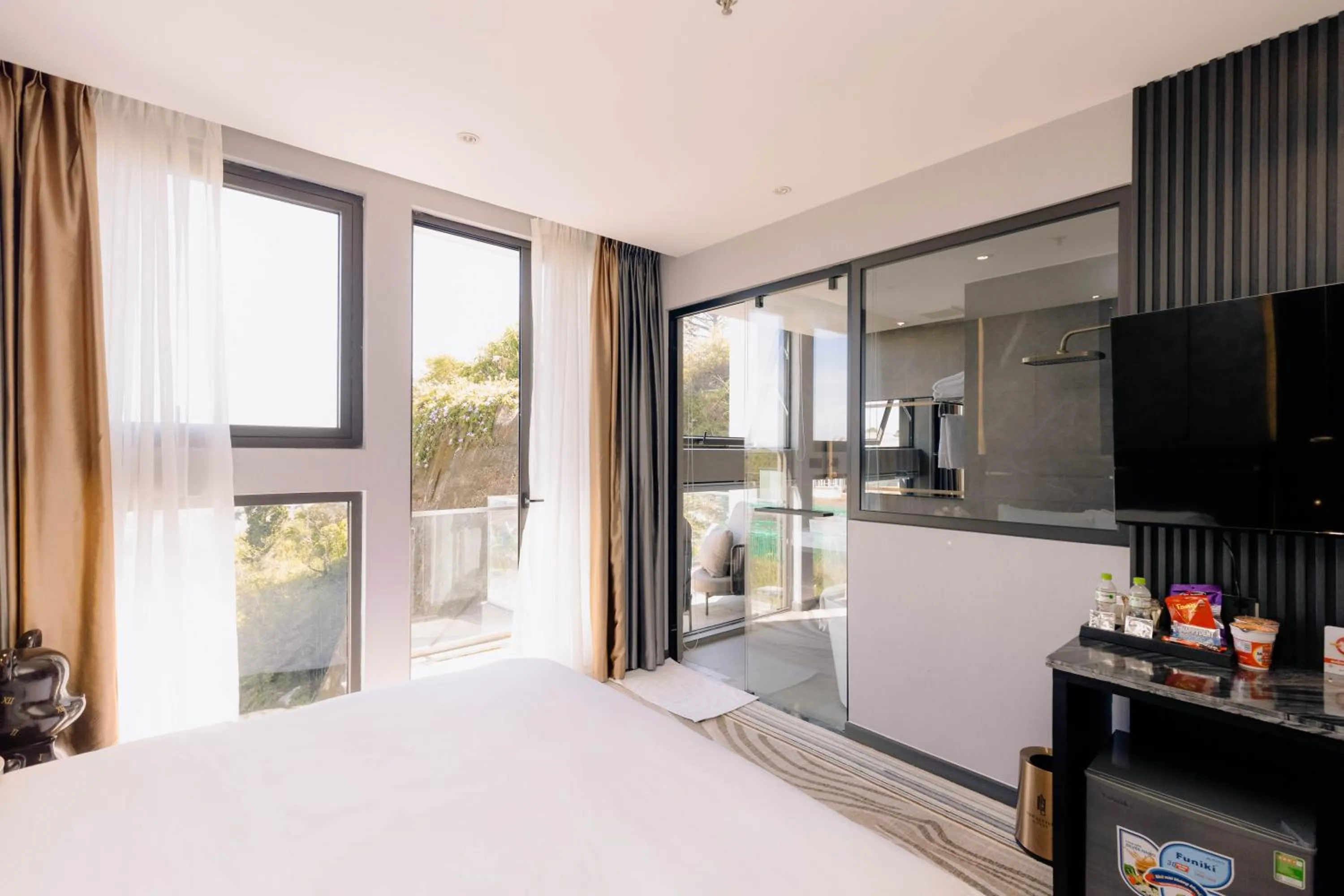 Bedroom, Bed in New Century Dalat Hotel