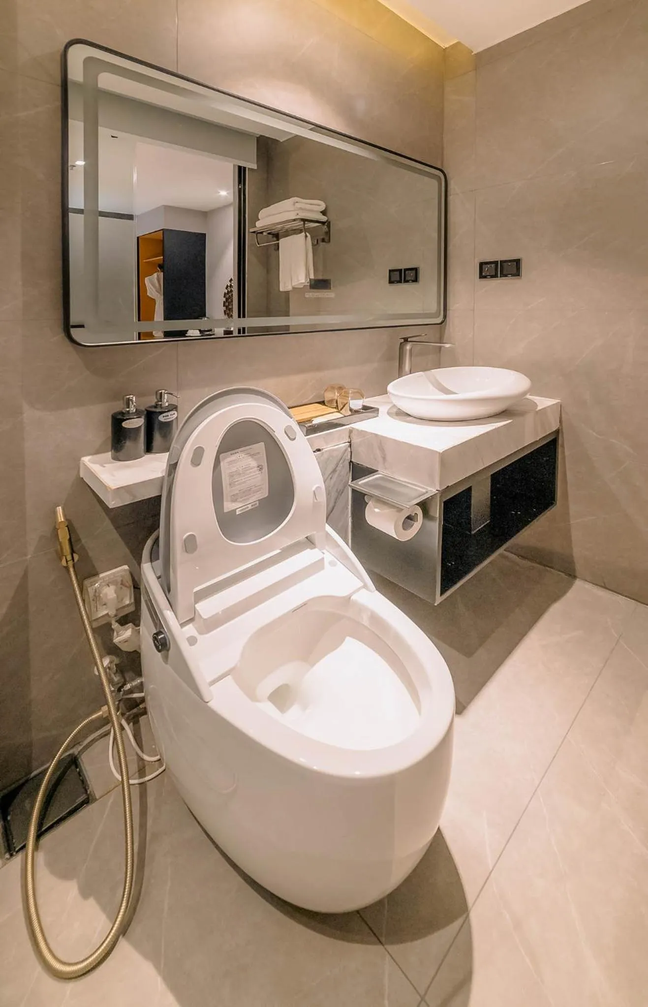 Toilet in New Century Dalat Hotel