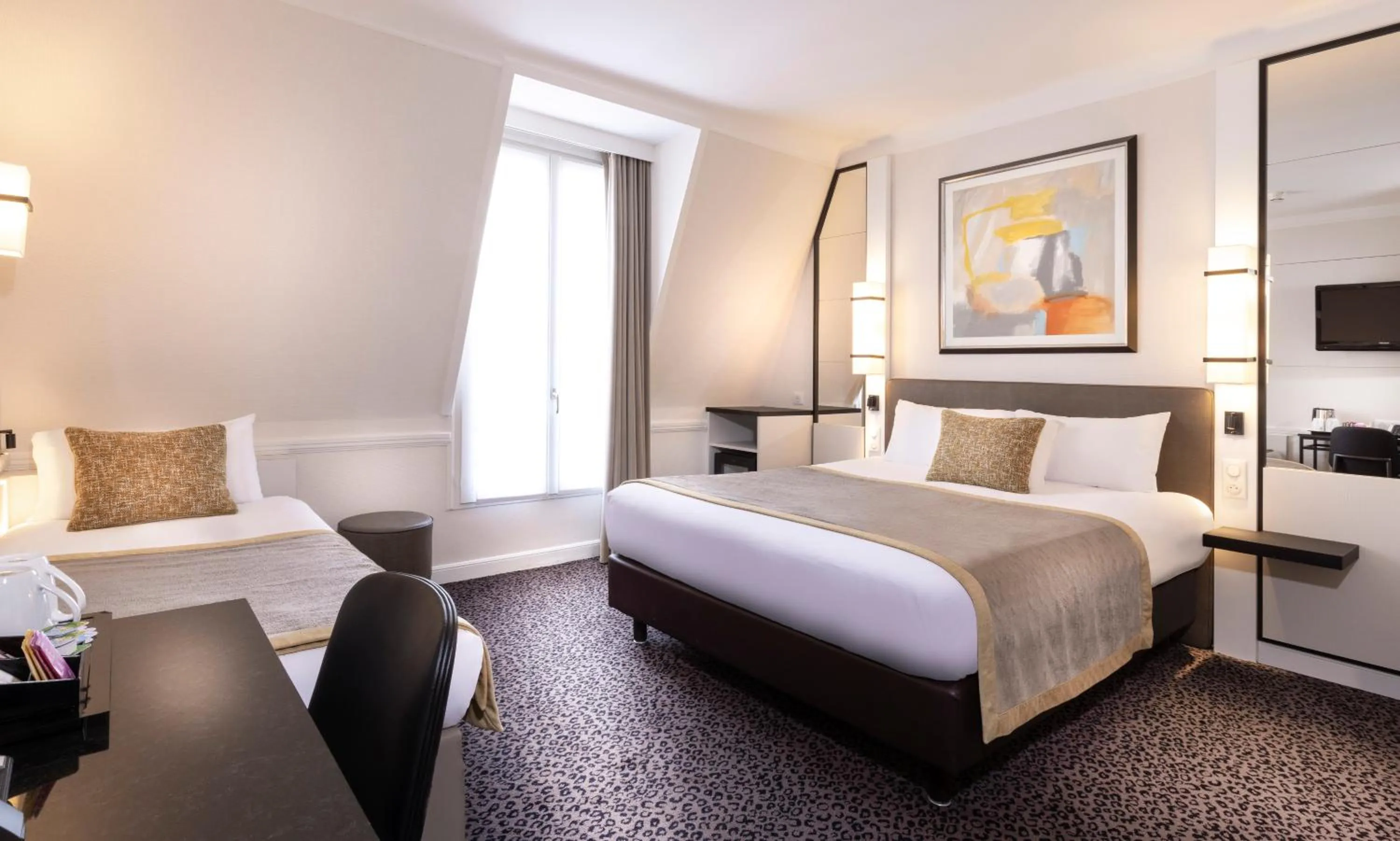 Bed in Elysées Union