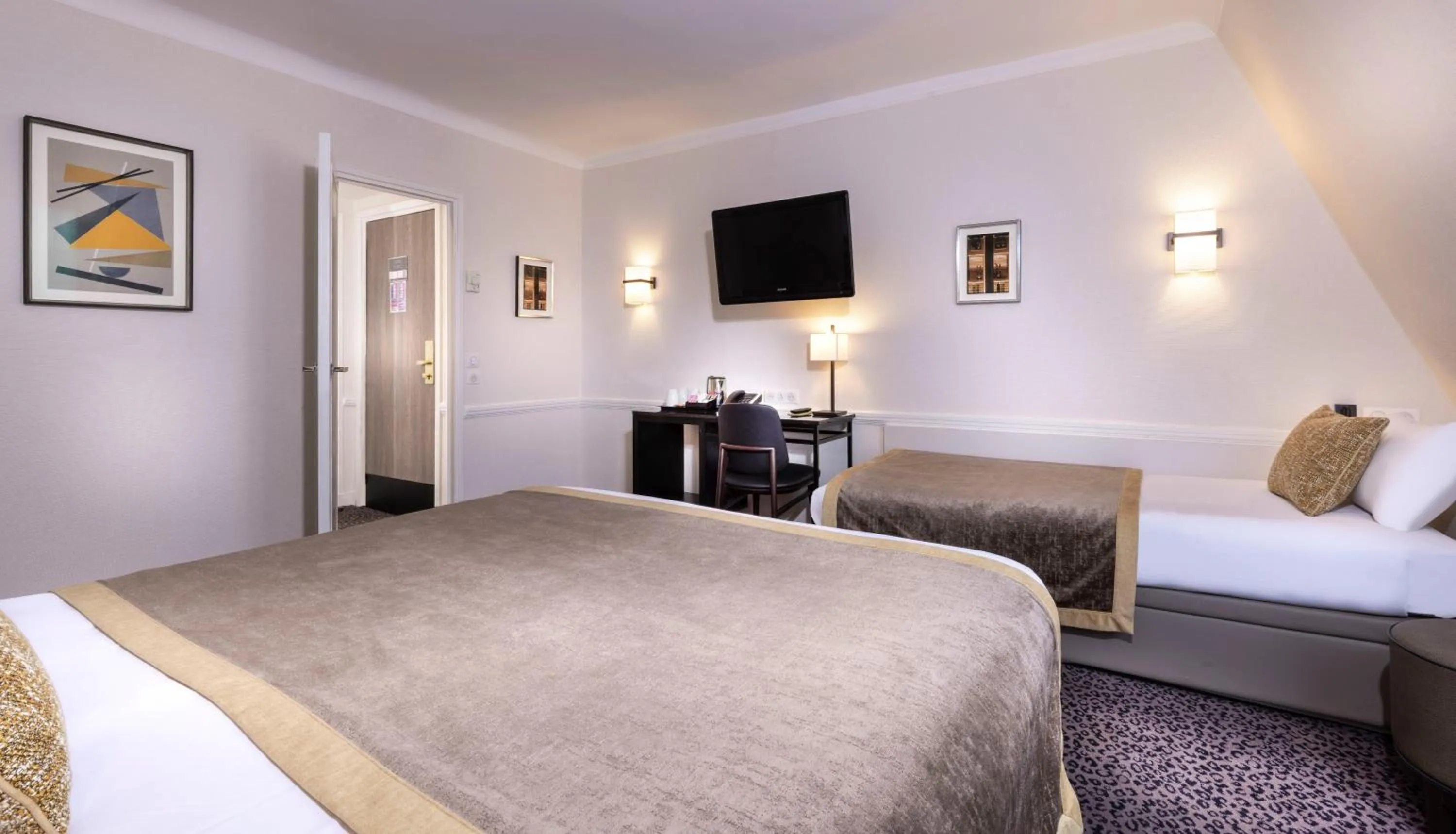 Bed in Elysées Union