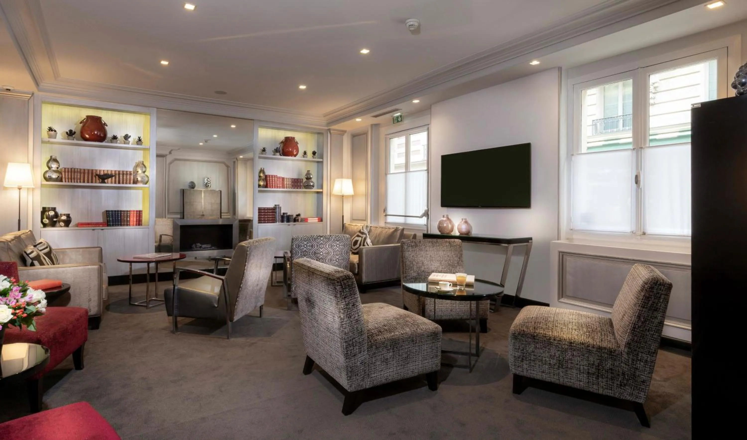 Communal lounge/ TV room in Elysées Union