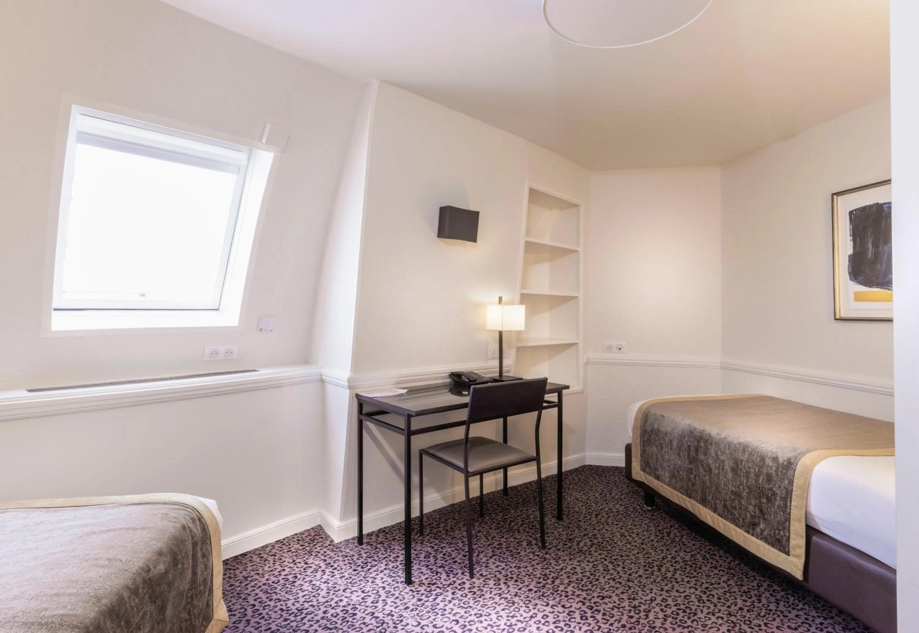 Bed in Elysées Union