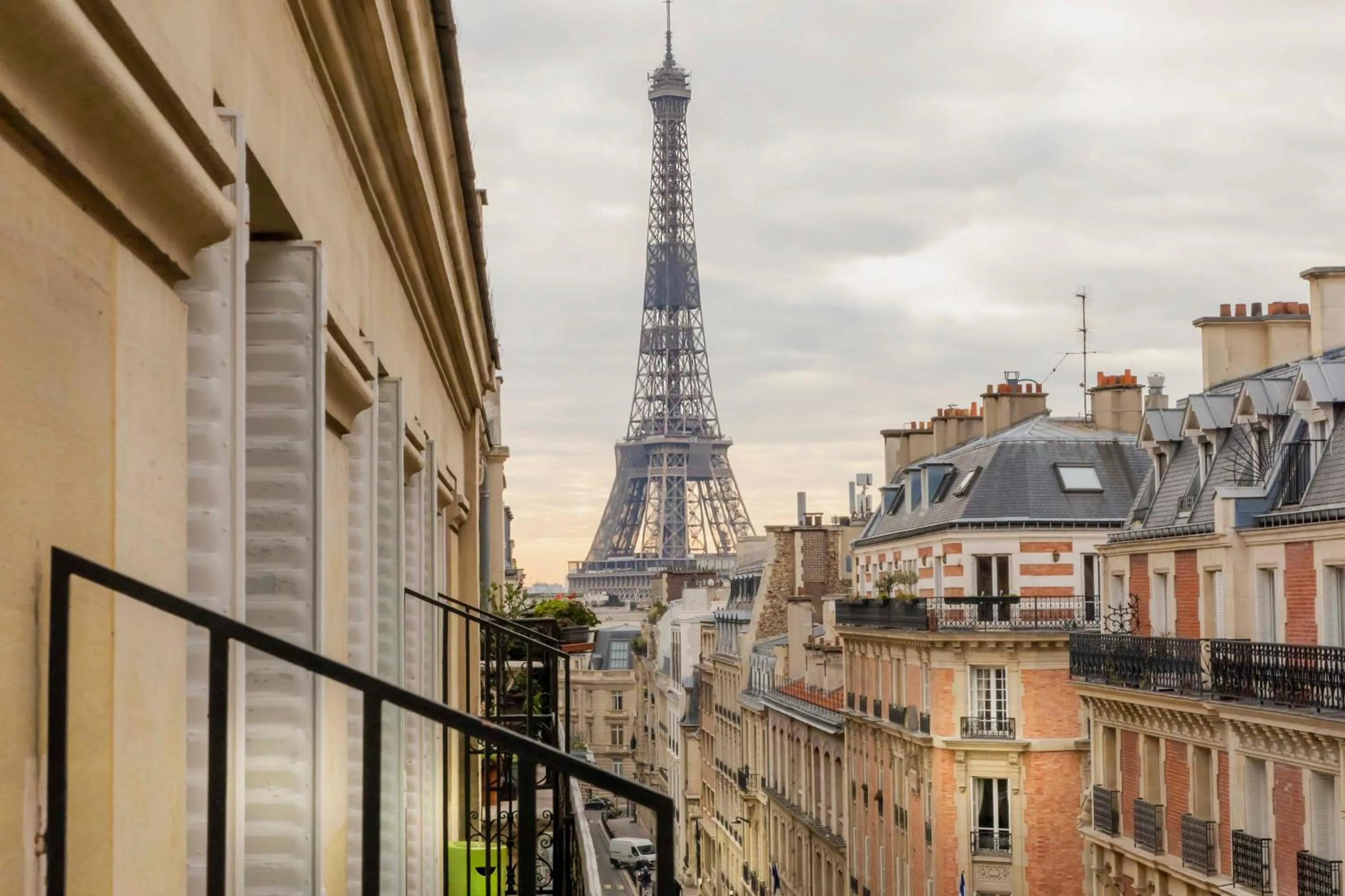 Property building in Elysées Union