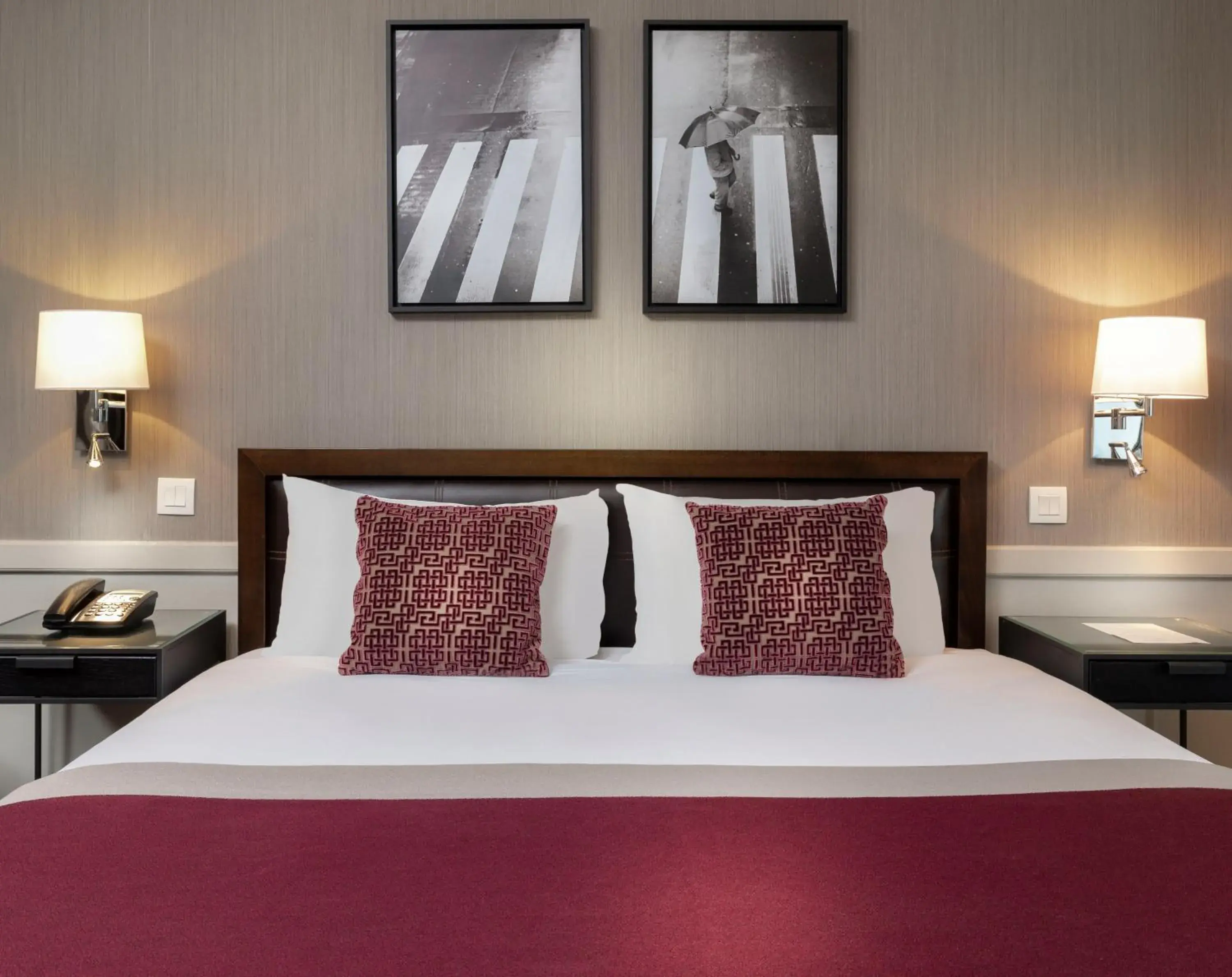 Bed in Elysées Union Bed in Elysées Union