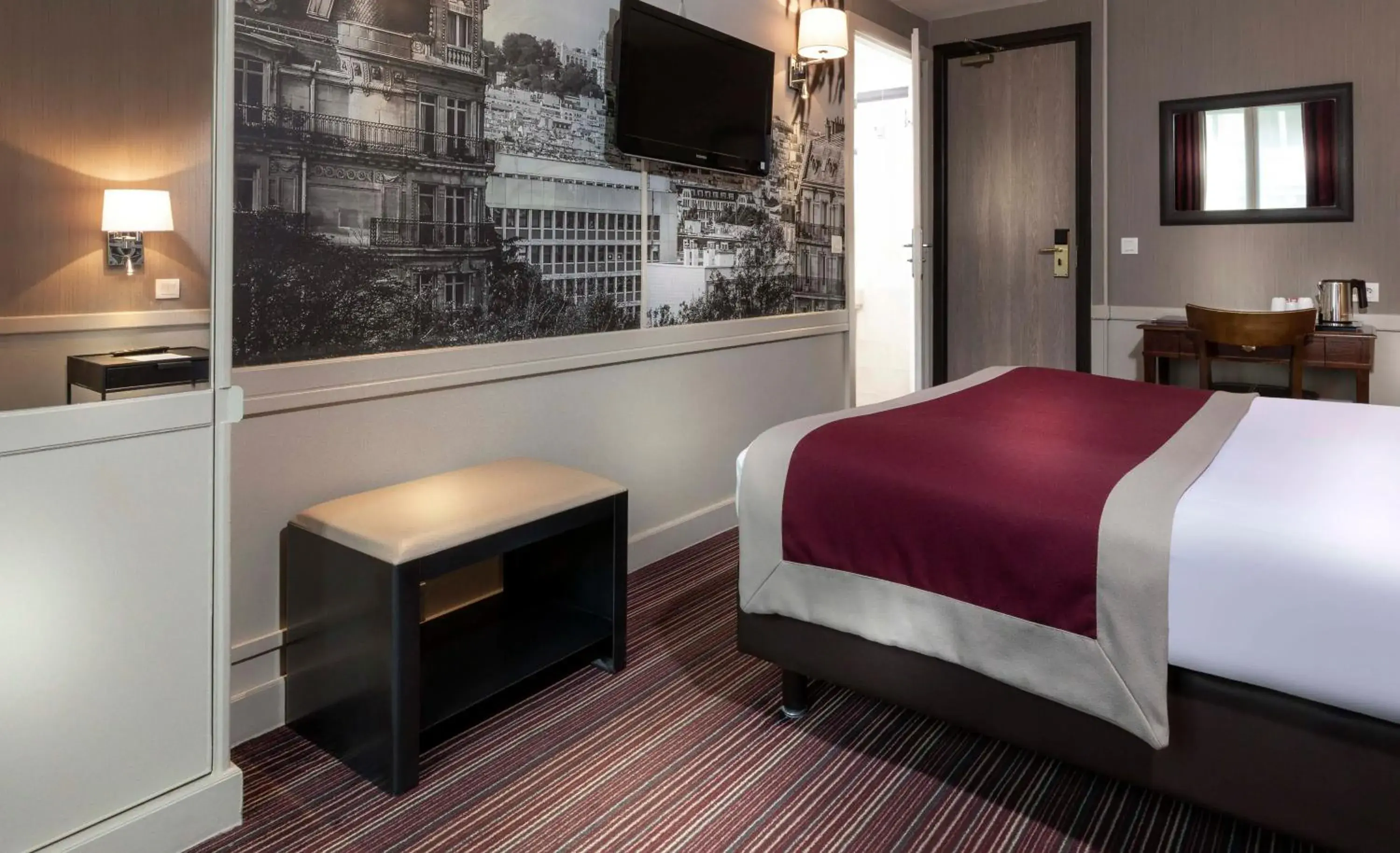 Bedroom, Bed in Elysées Union Bedroom, Bed in Elysées Union