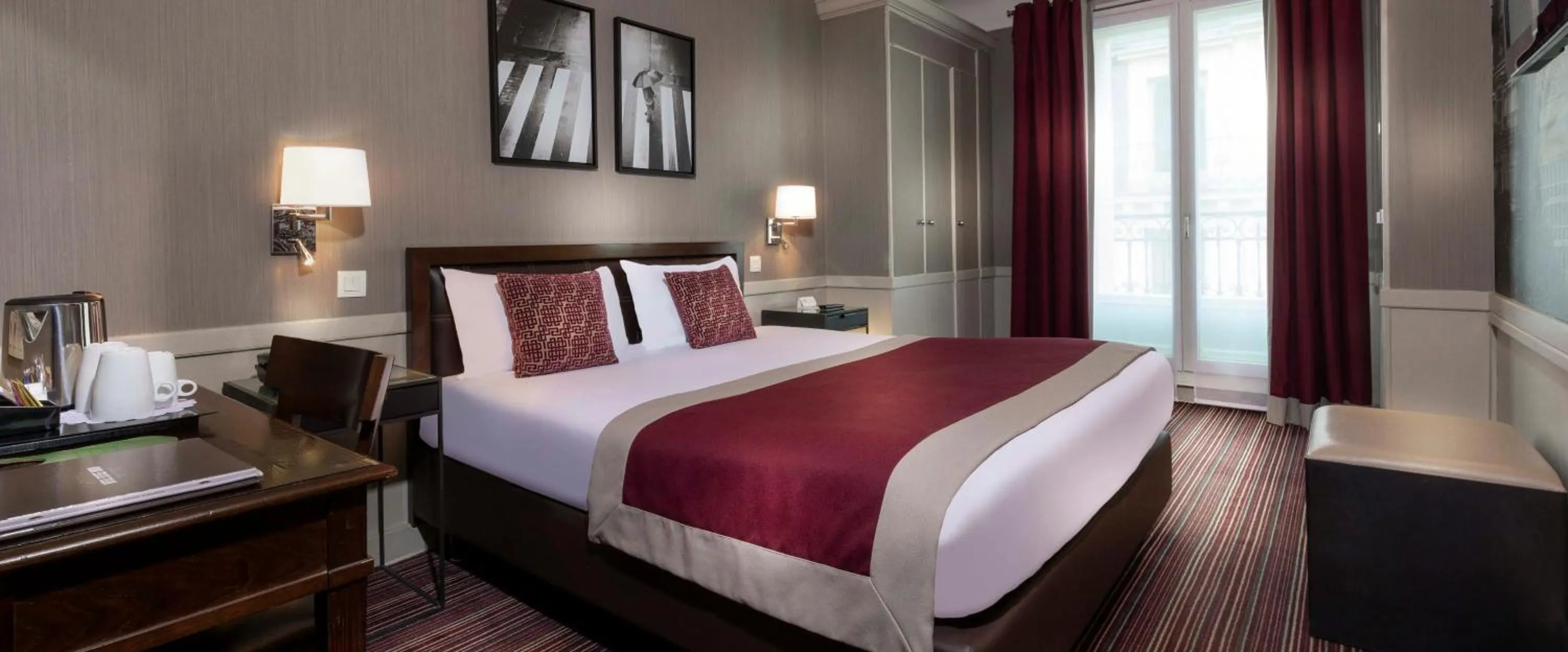 Photo of the whole room, Bed in Elysées Union