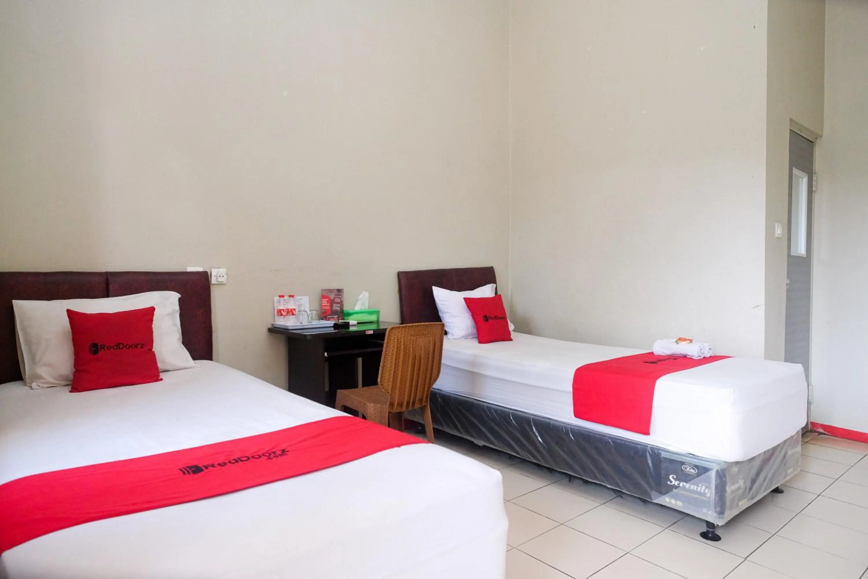 Bedroom, Bed in RedDoorz near Kampus UMP Purwokerto