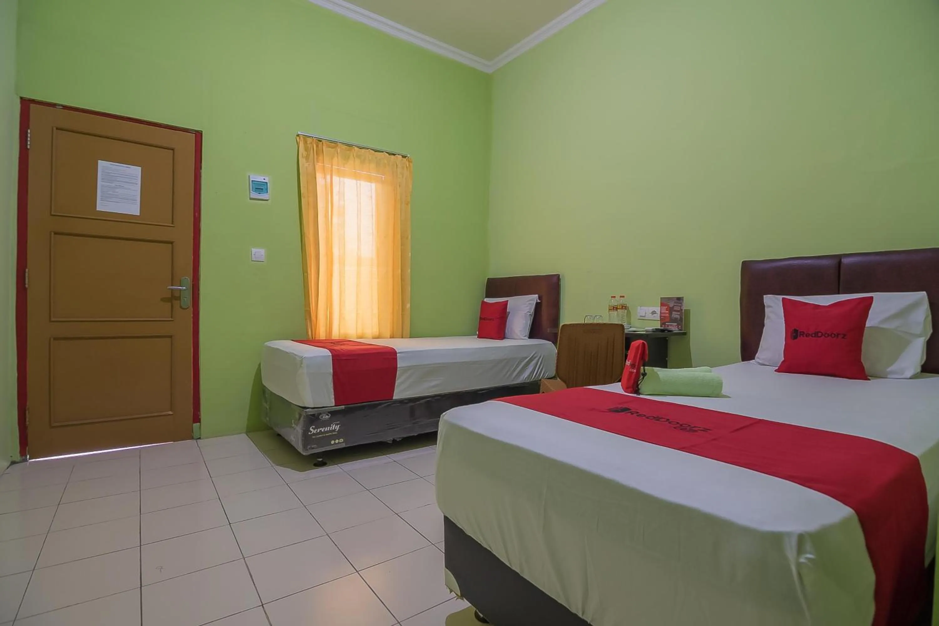 Bedroom, Bed in RedDoorz near Kampus UMP Purwokerto
