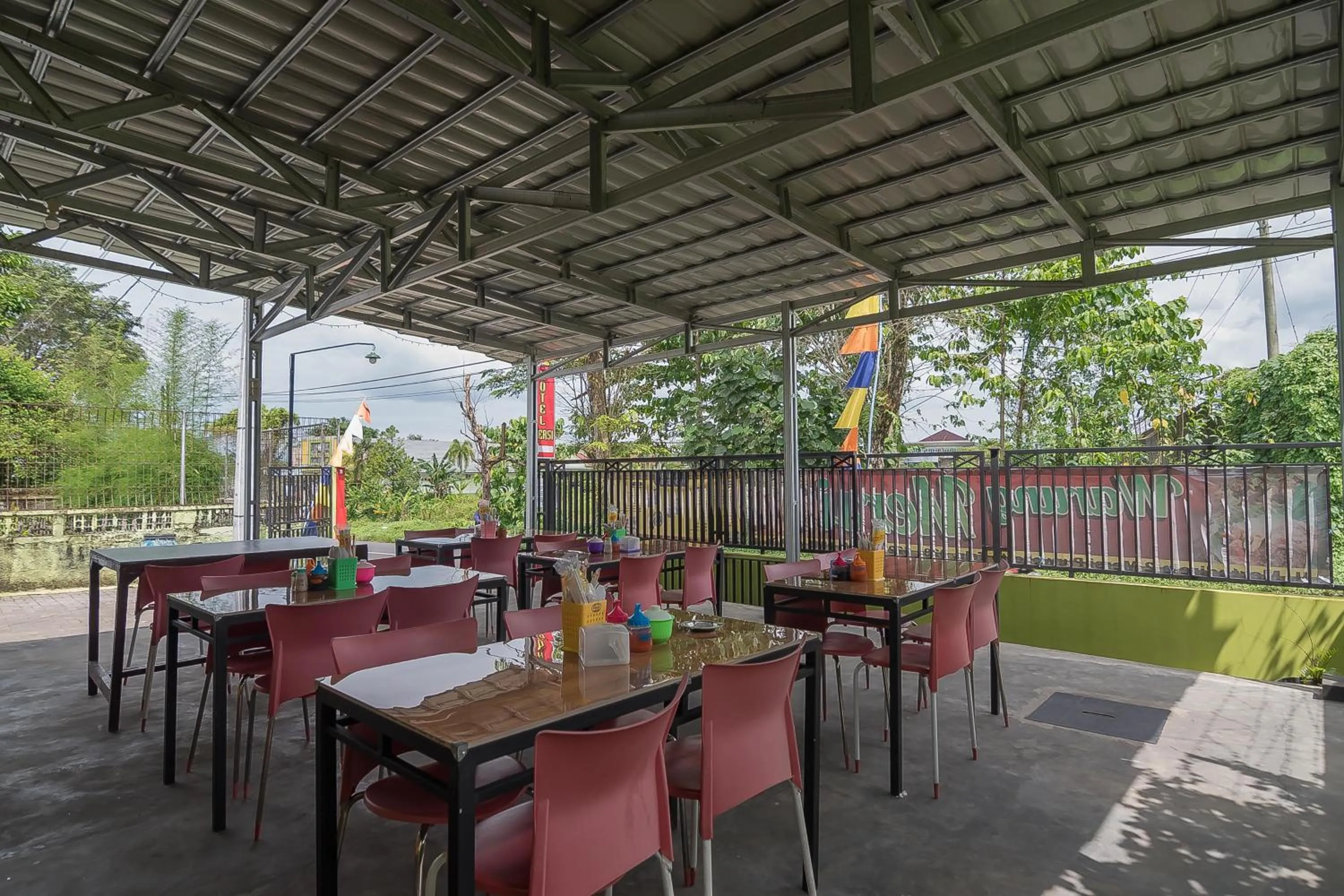 Restaurant/places to eat in RedDoorz near Kampus UMP Purwokerto