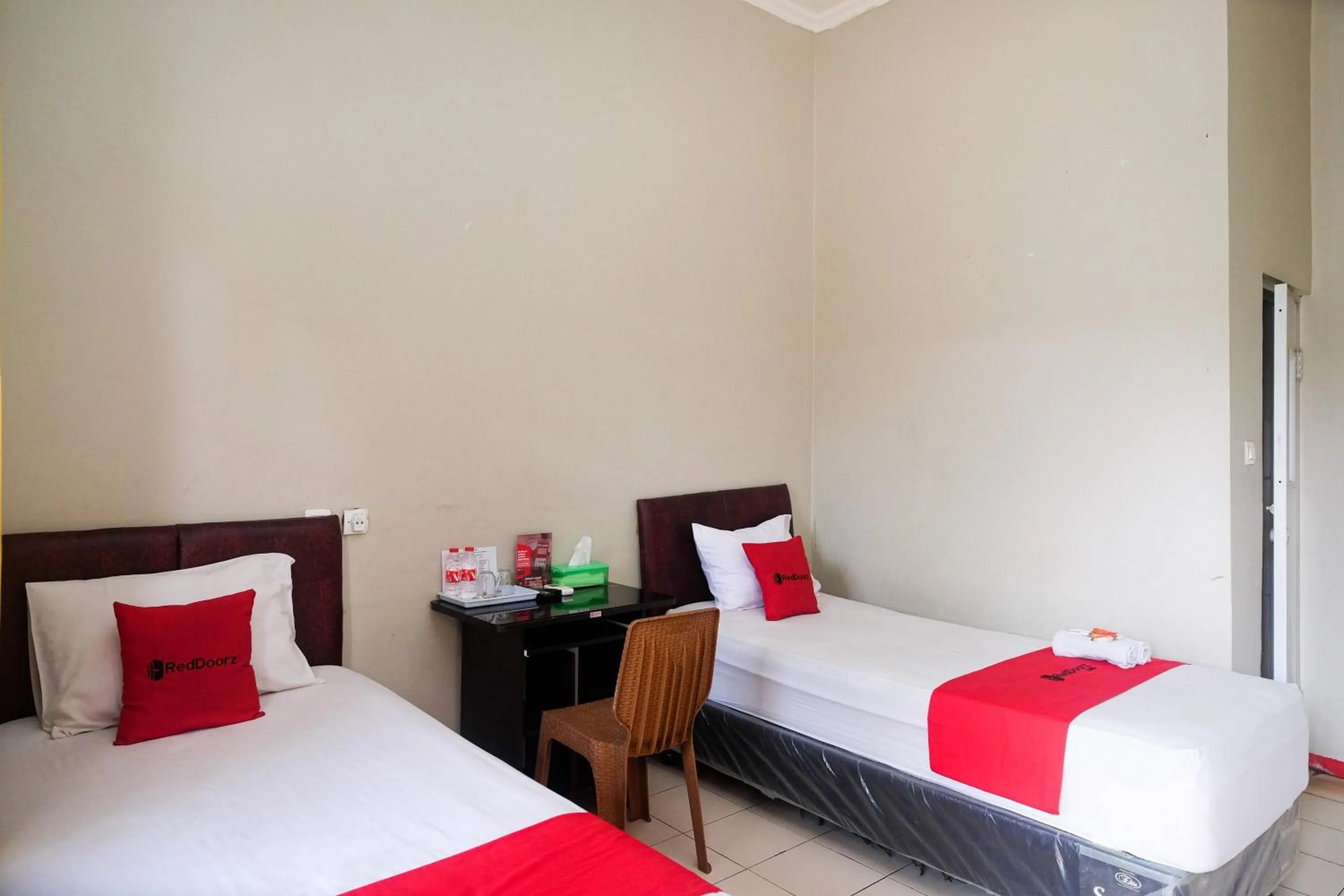 Bedroom, Bed in RedDoorz near Kampus UMP Purwokerto
