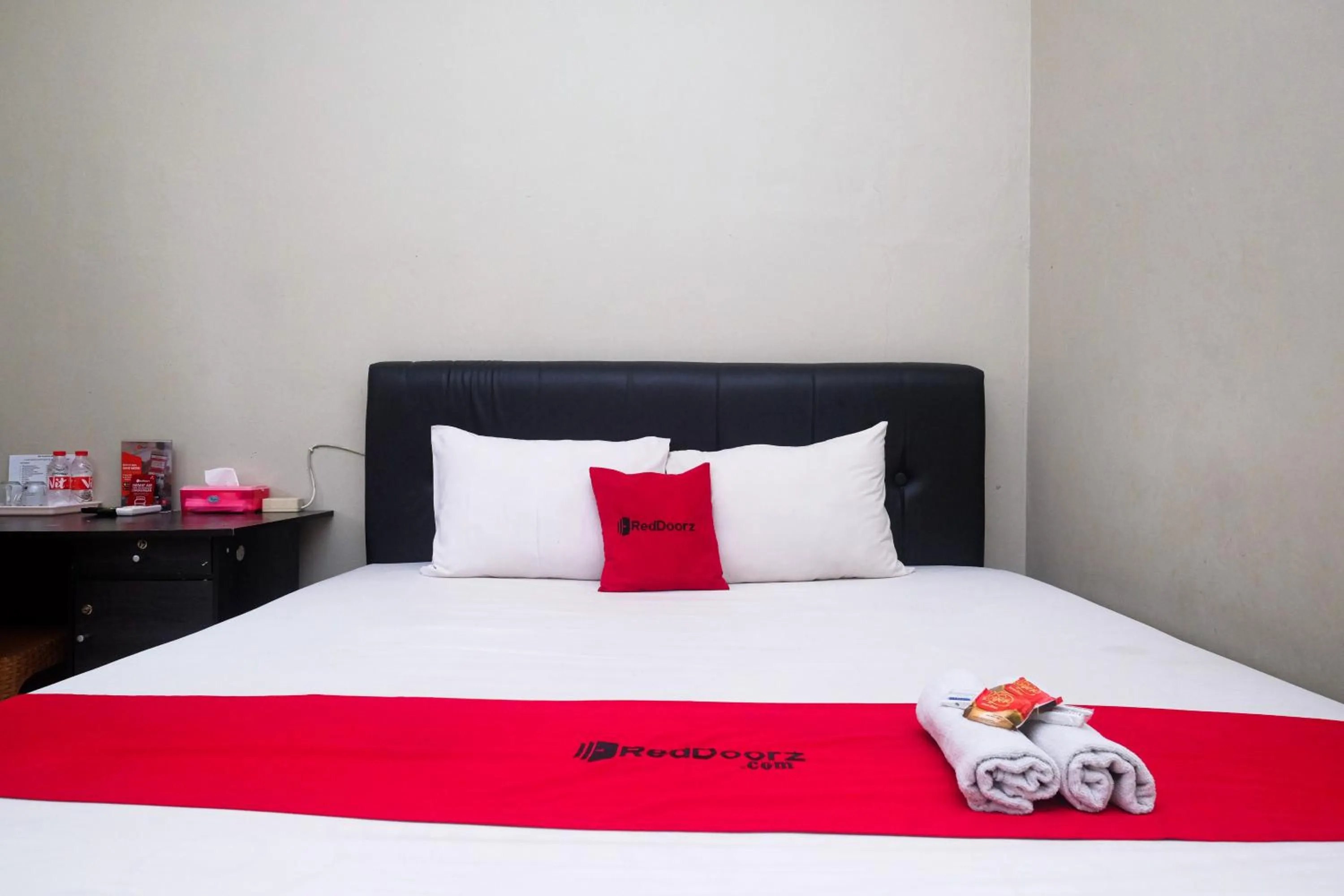 Bedroom, Bed in RedDoorz near Kampus UMP Purwokerto