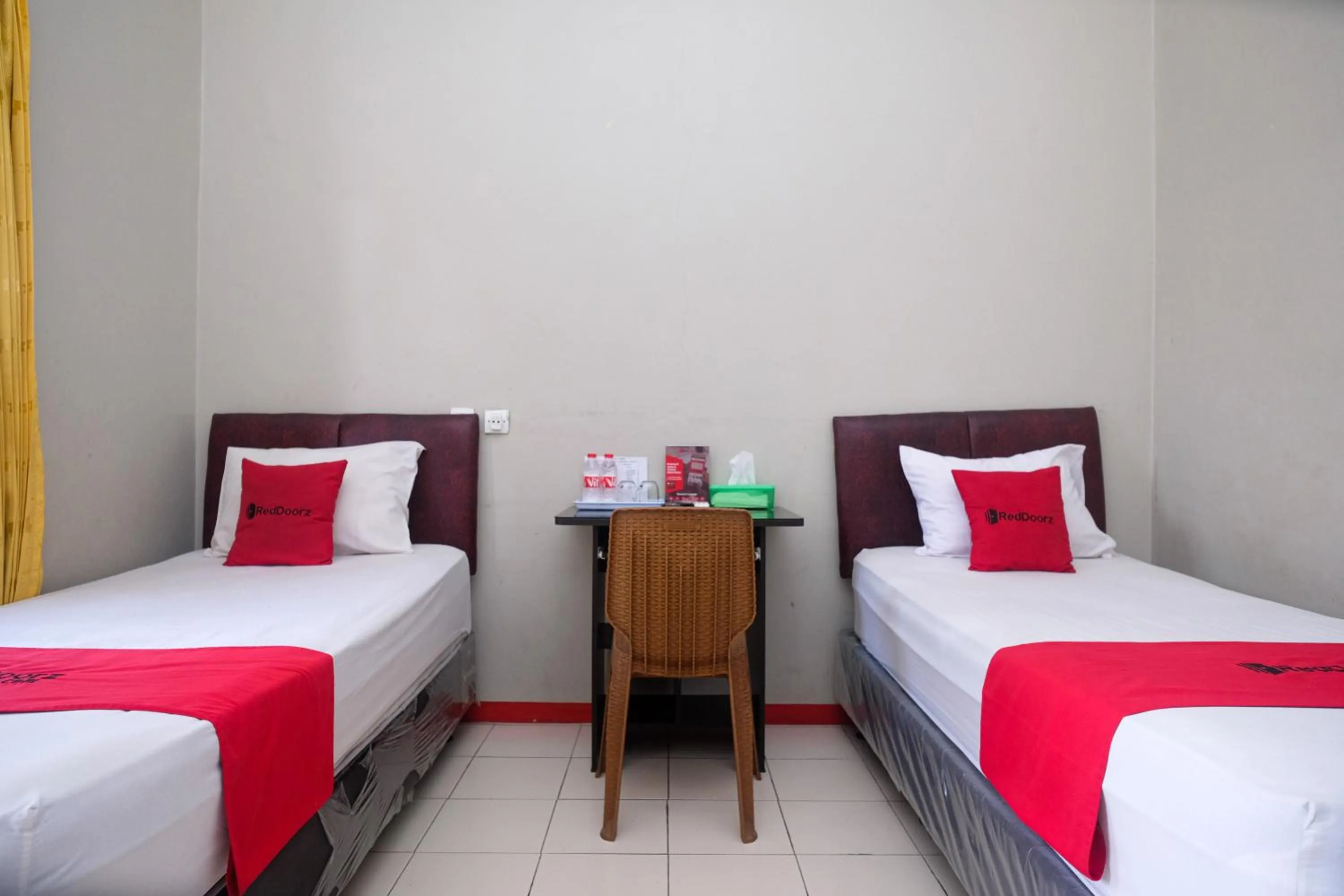 Bedroom, Bed in RedDoorz near Kampus UMP Purwokerto