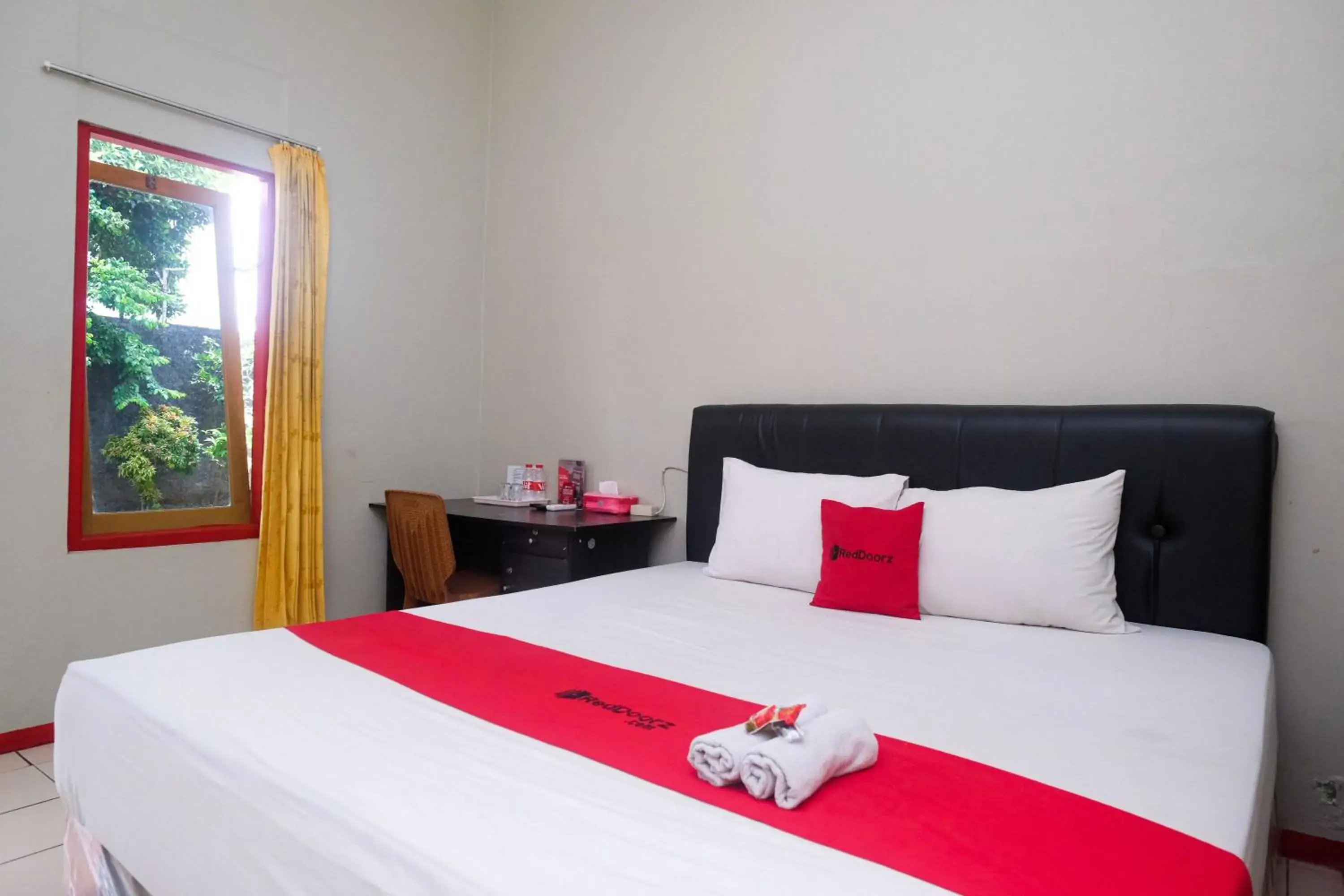 Bedroom, Bed in RedDoorz near Kampus UMP Purwokerto Bedroom, Bed in RedDoorz near Kampus UMP Purwokerto