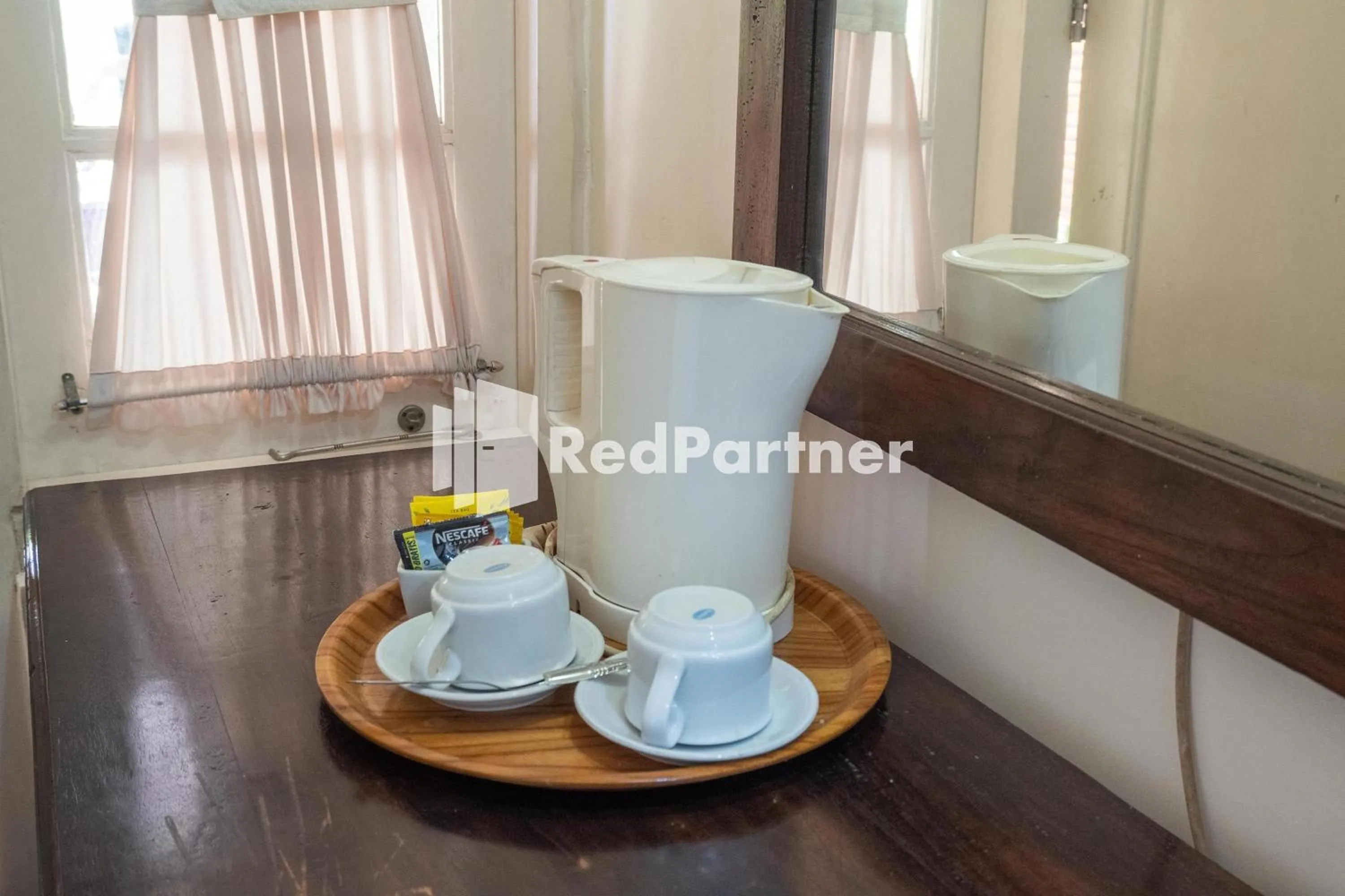 Coffee/tea facilities in Monginsidi Guest House Syariah Malioboro Yogyakarta Mitra RedDoorz