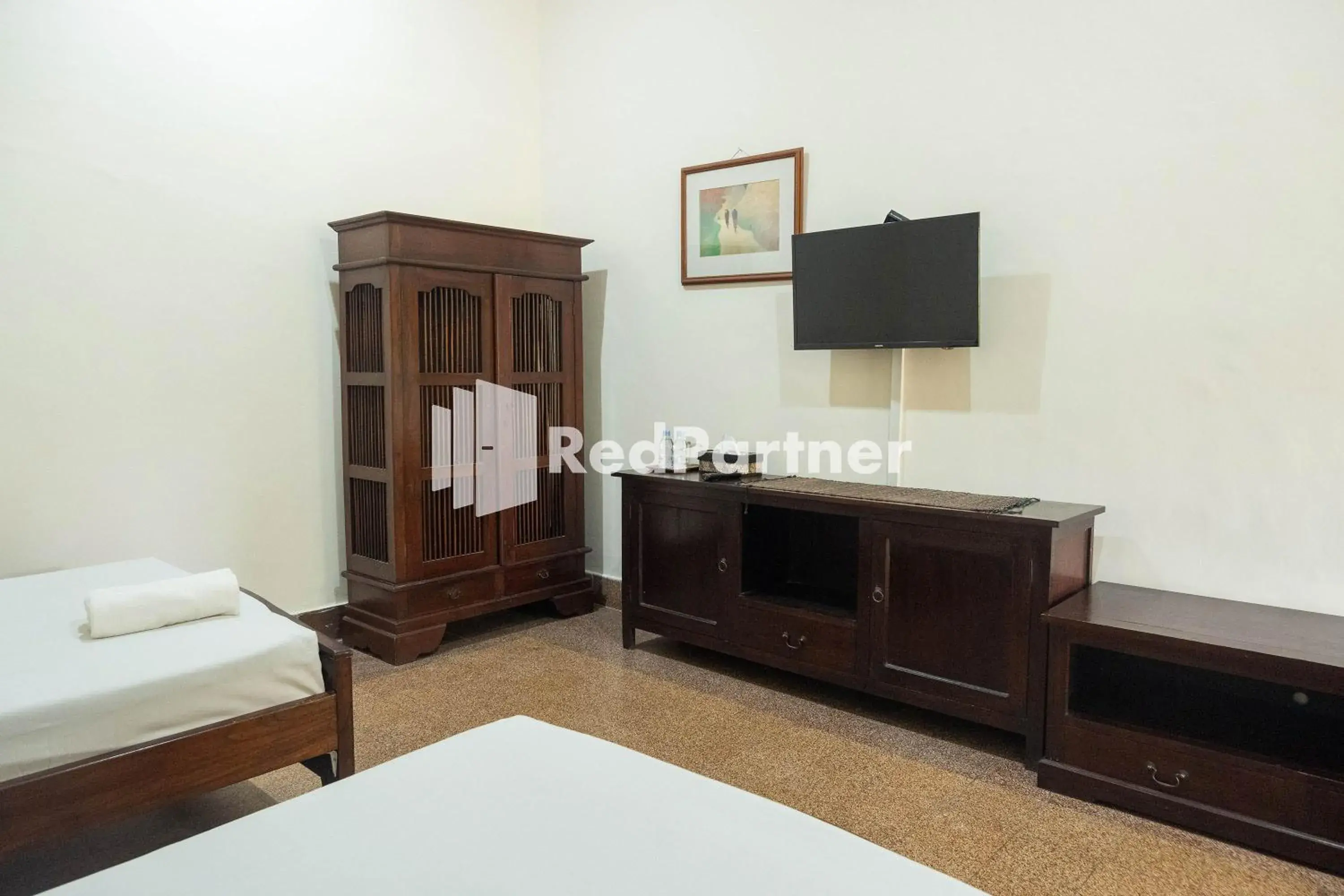 Bedroom, Bed in Monginsidi Guest House Syariah Malioboro Yogyakarta Mitra RedDoorz Bedroom, Bed in Monginsidi Guest House Syariah Malioboro Yogyakarta Mitra RedDoorz