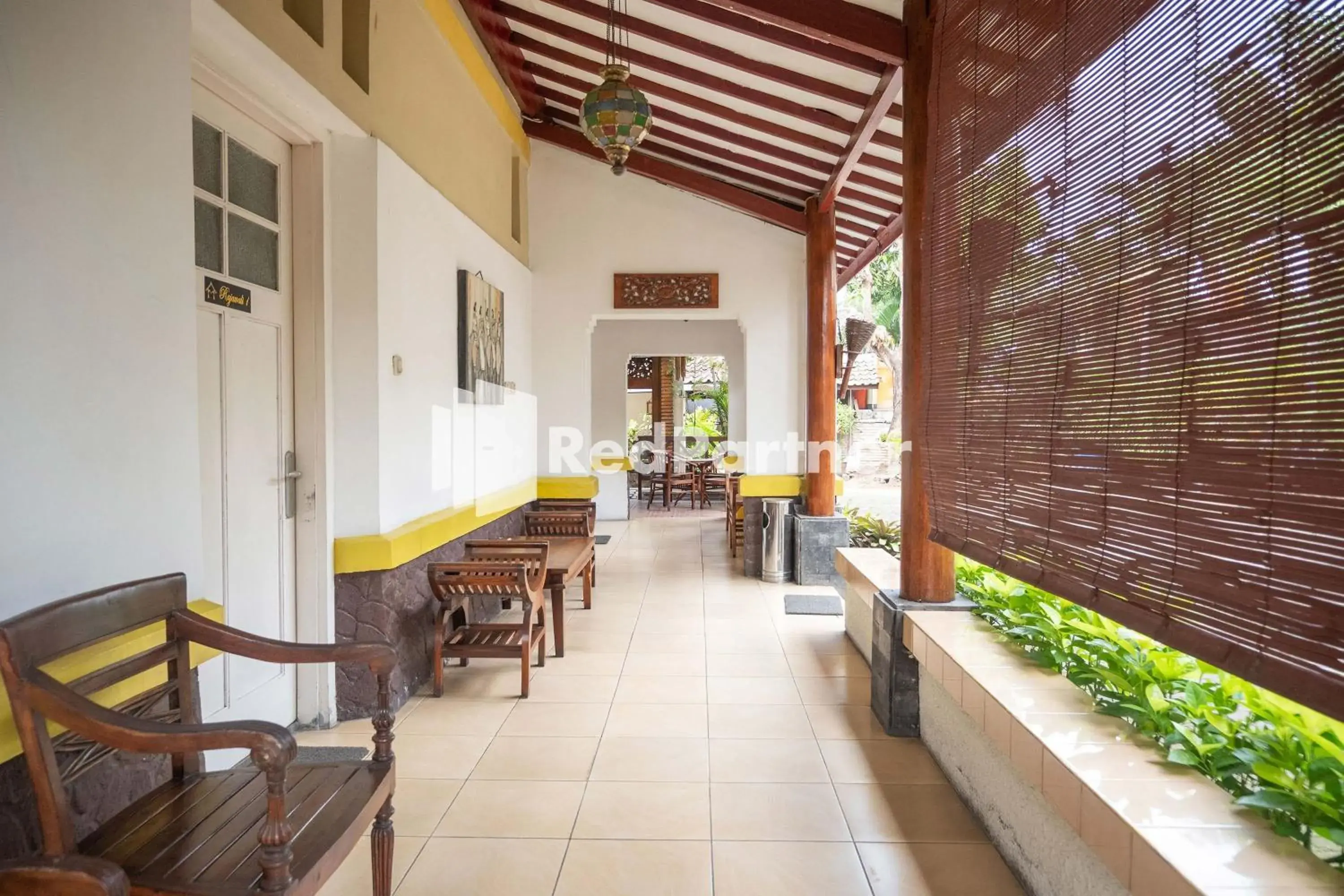 Facade/entrance in Monginsidi Guest House Syariah Malioboro Yogyakarta Mitra RedDoorz Facade/entrance in Monginsidi Guest House Syariah Malioboro Yogyakarta Mitra RedDoorz