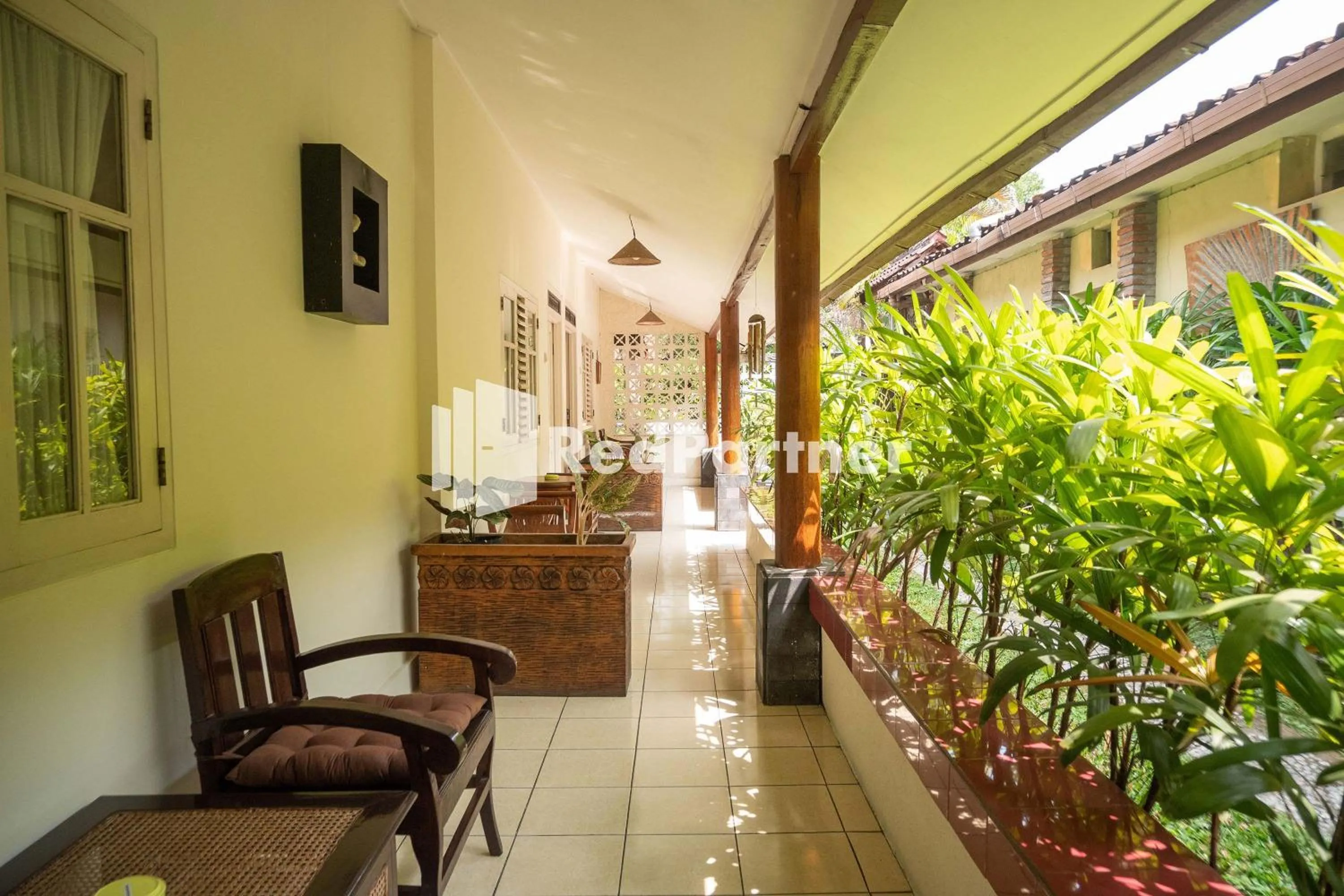 Patio in Monginsidi Guest House Syariah Malioboro Yogyakarta Mitra RedDoorz