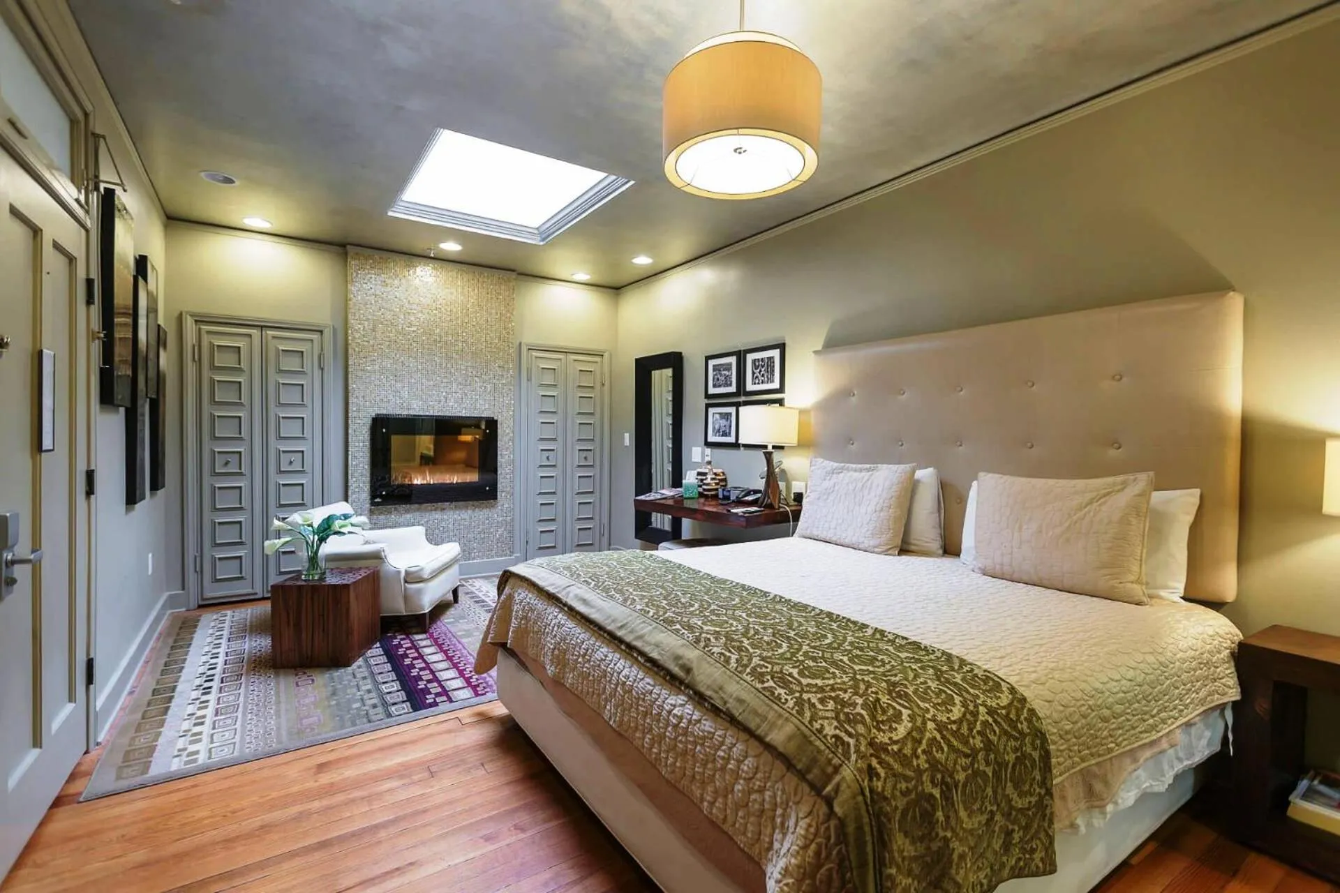 Bed in The Campbell Hotel