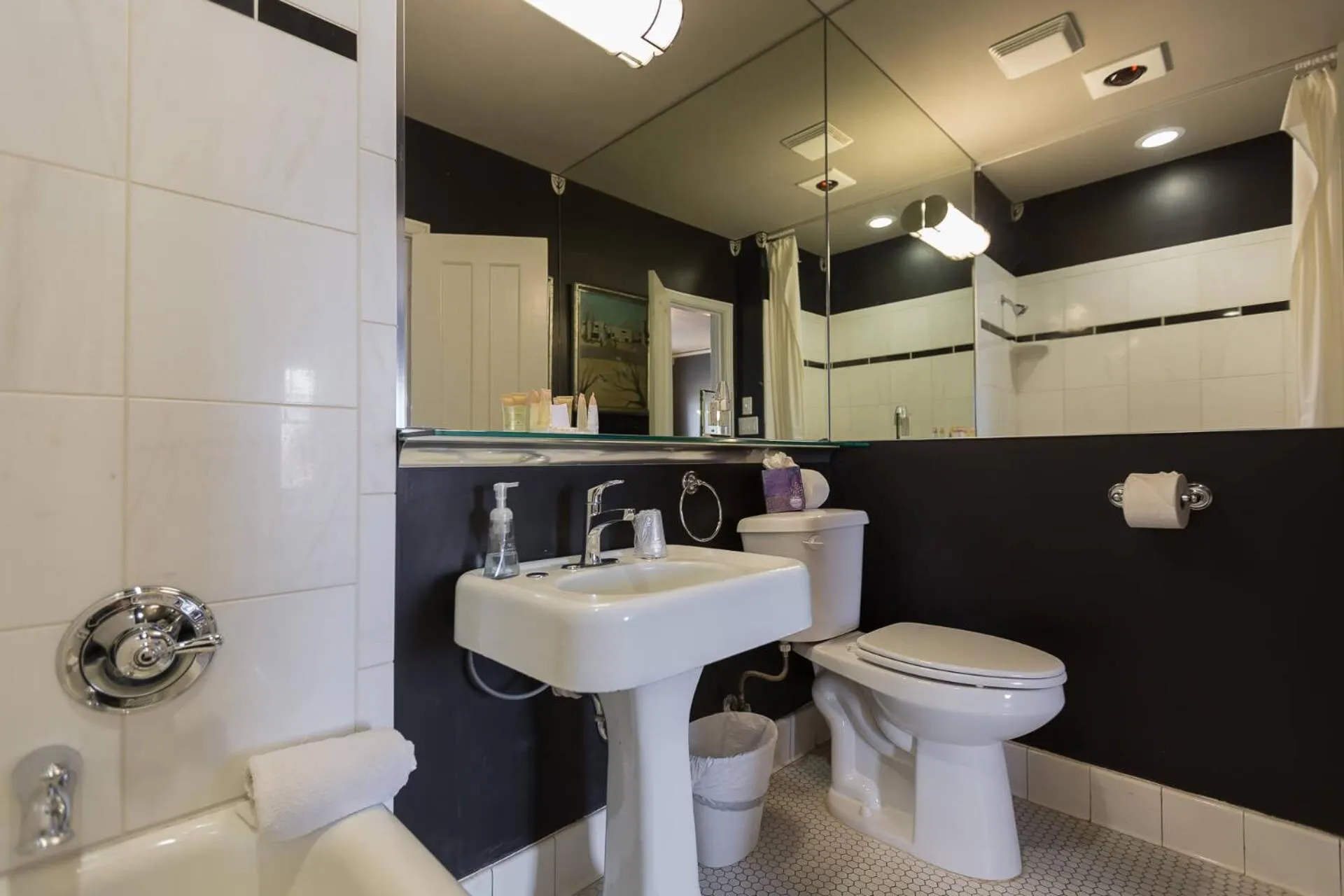 Shower in The Campbell Hotel