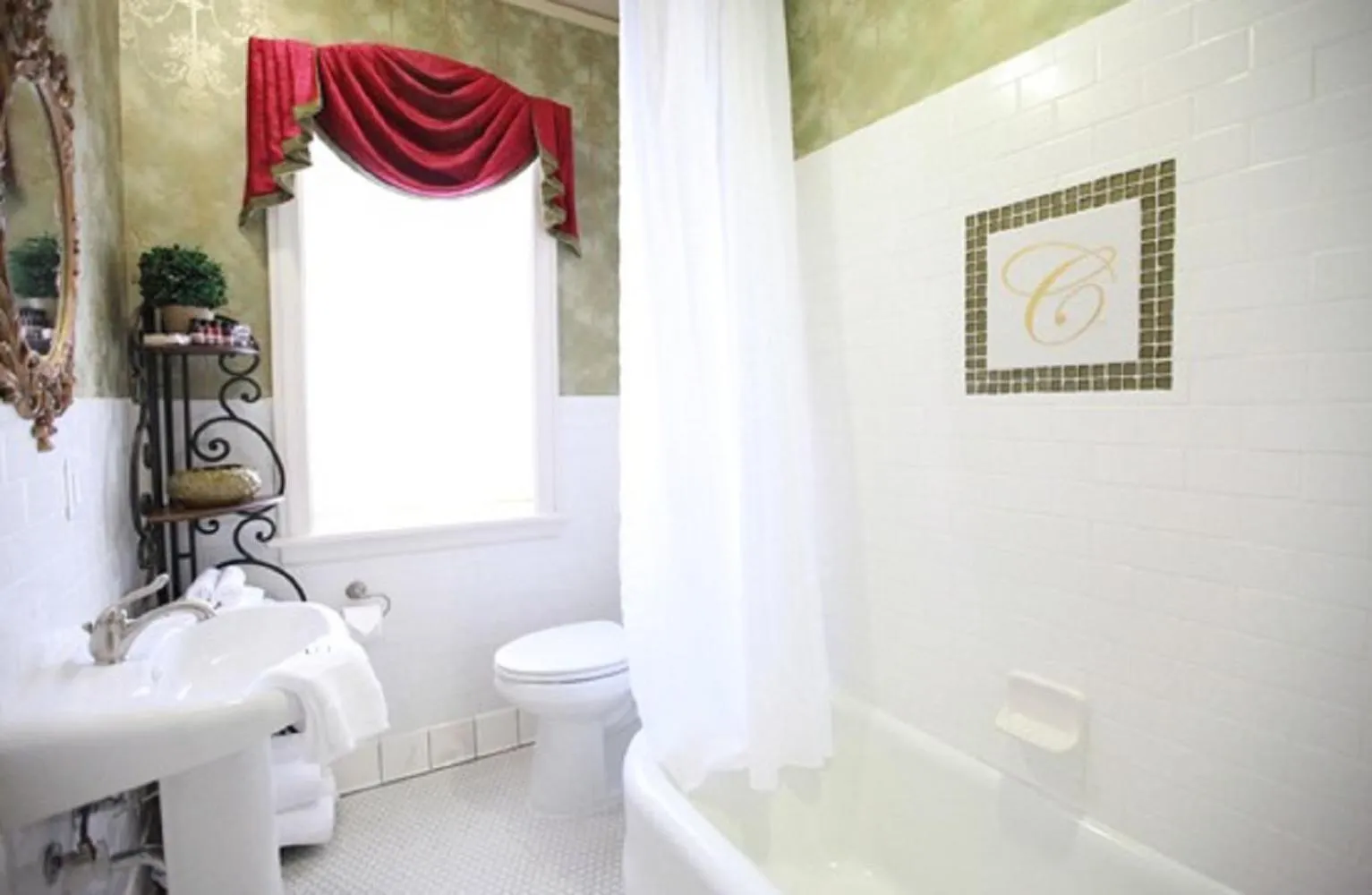 Shower in The Campbell Hotel