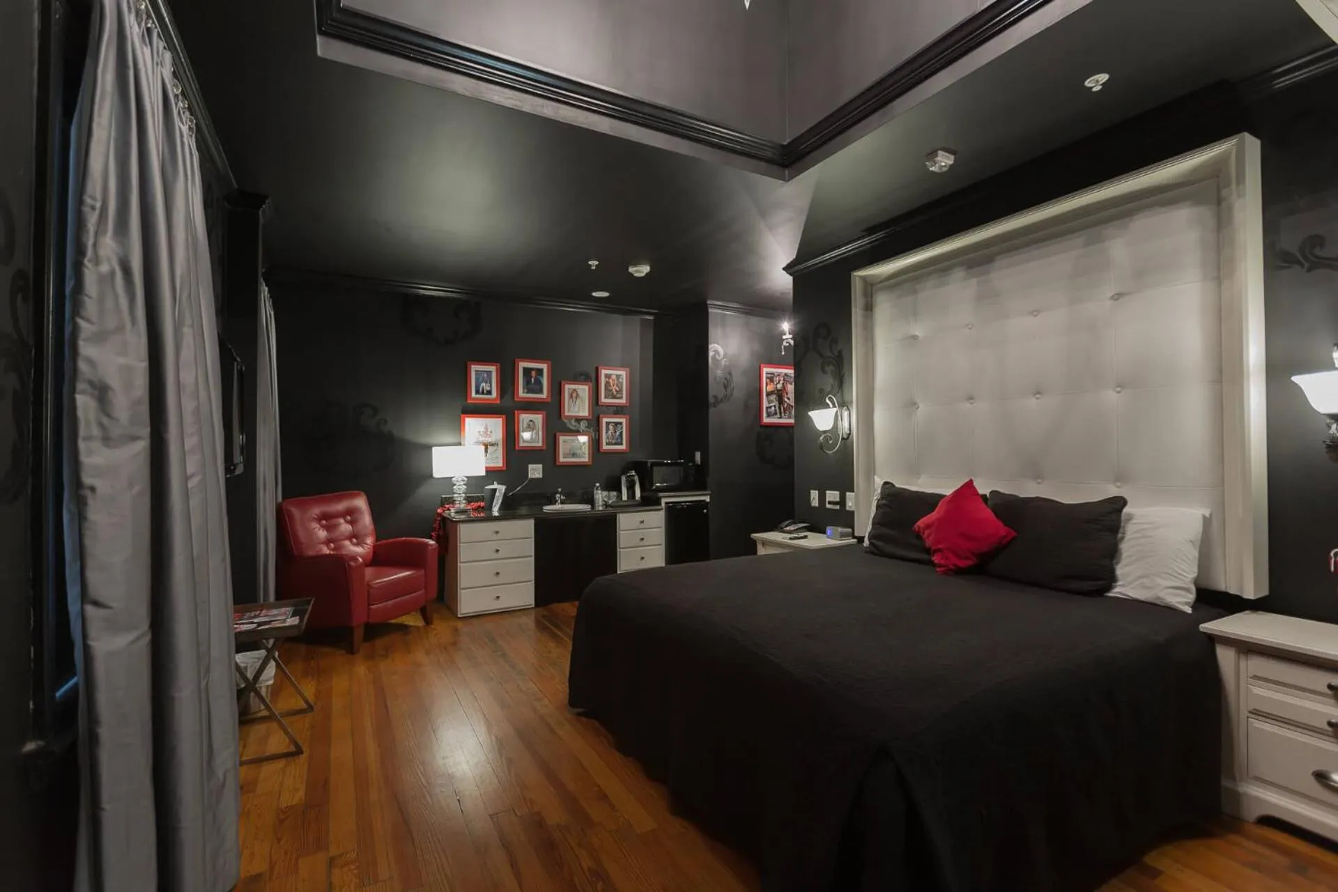 Bedroom, Bed in The Campbell Hotel