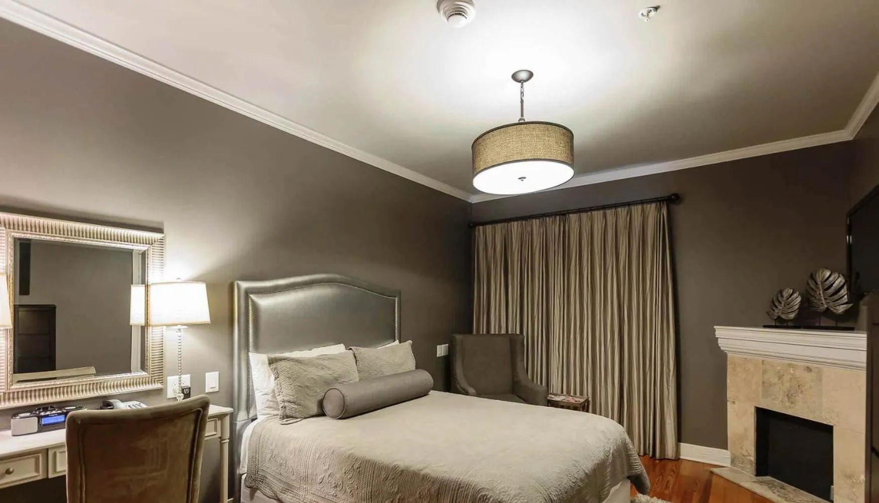 Bed in The Campbell Hotel