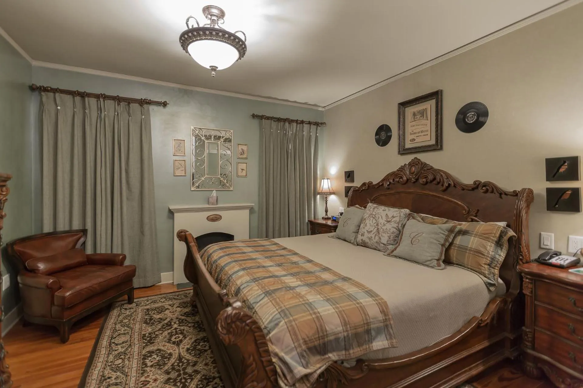 Bed in The Campbell Hotel