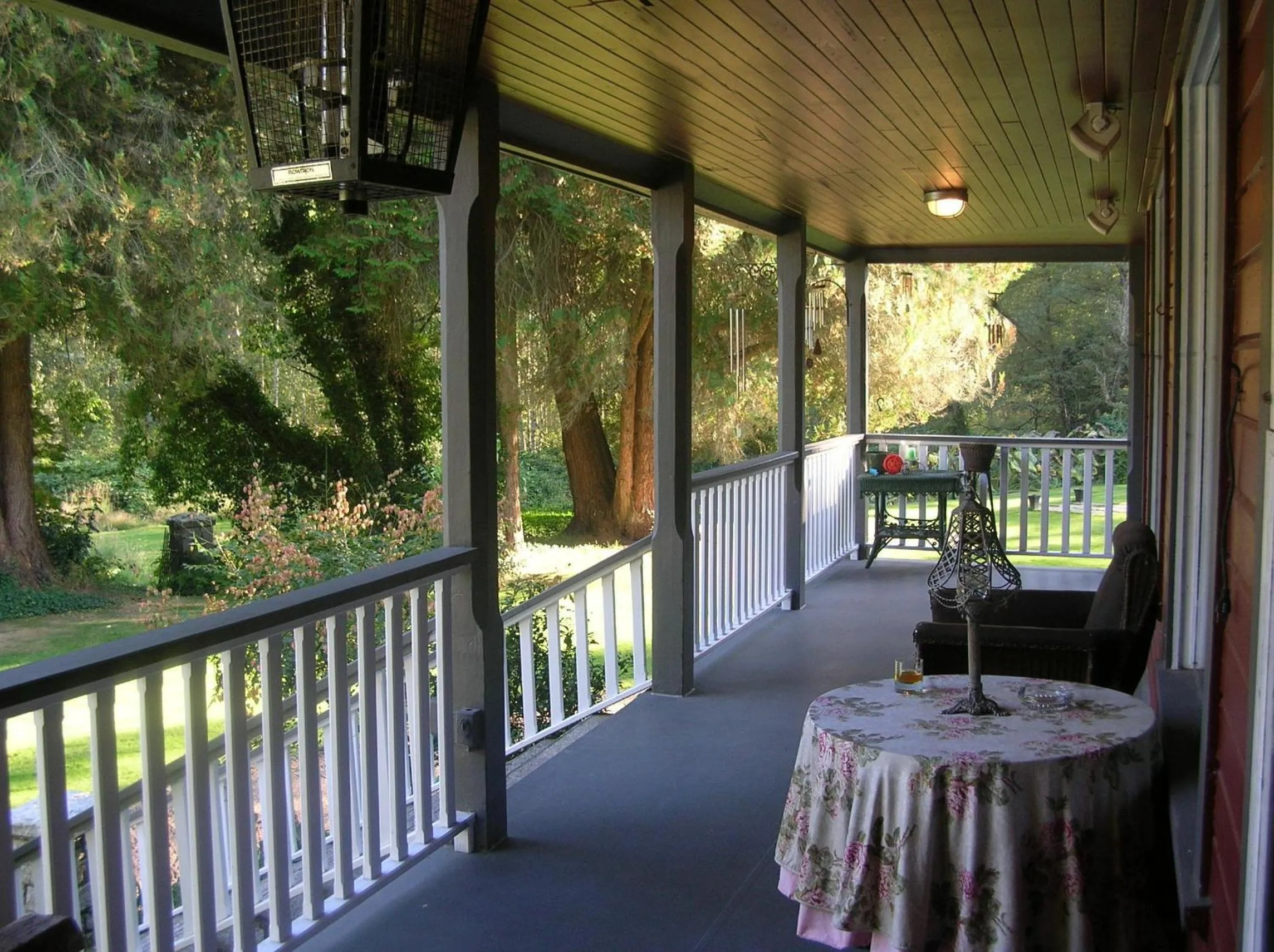 Balcony/Terrace in Sasquatch Crossing Eco Lodge B&B