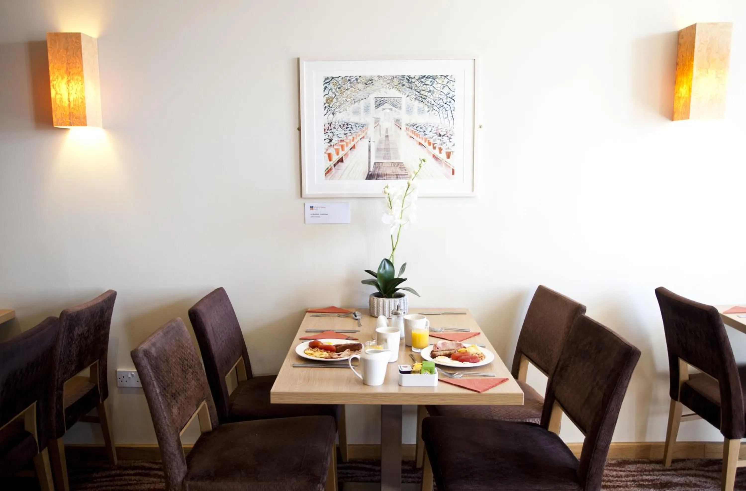 Restaurant/places to eat in Shore View Hotel