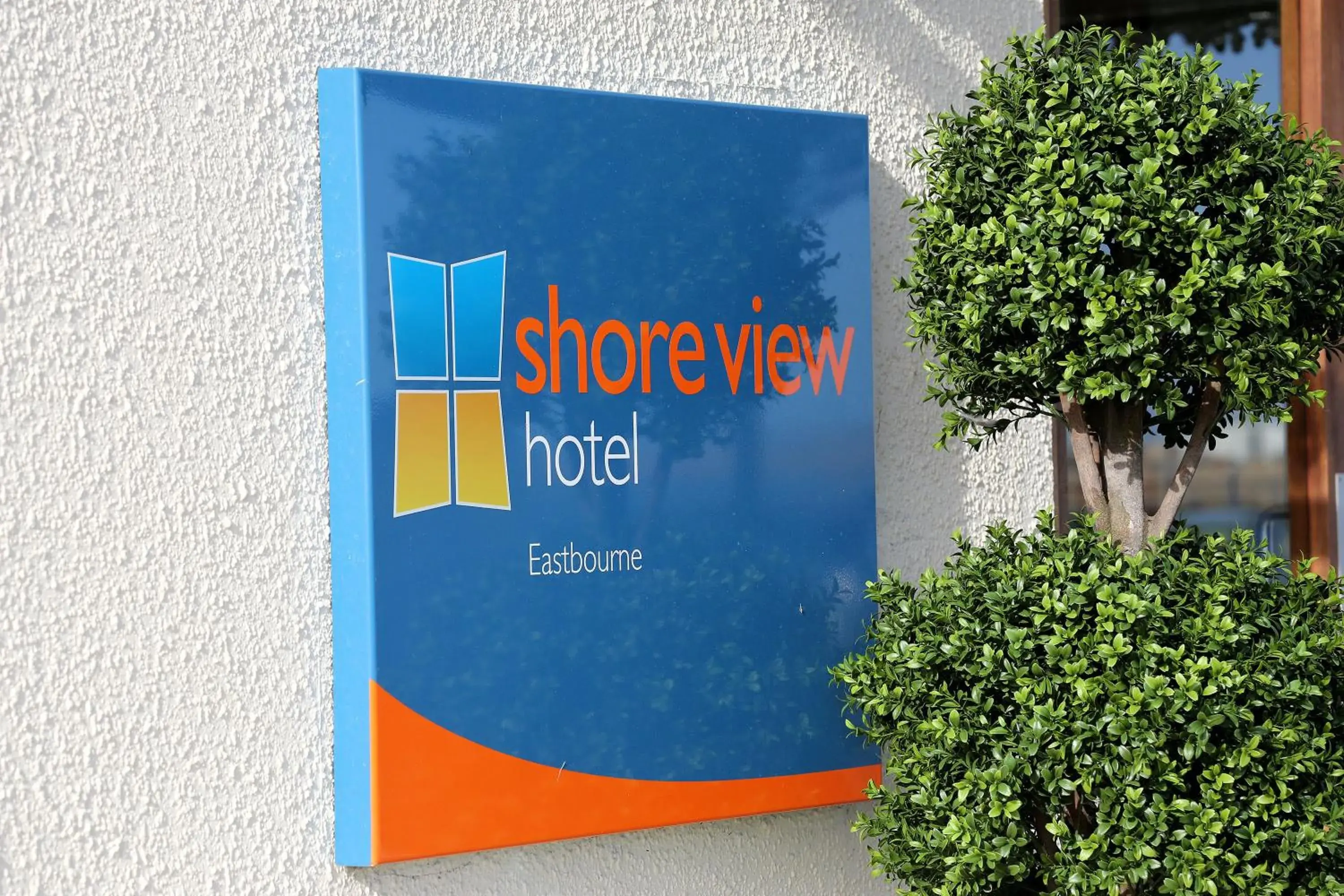 Facade/entrance in Shore View Hotel