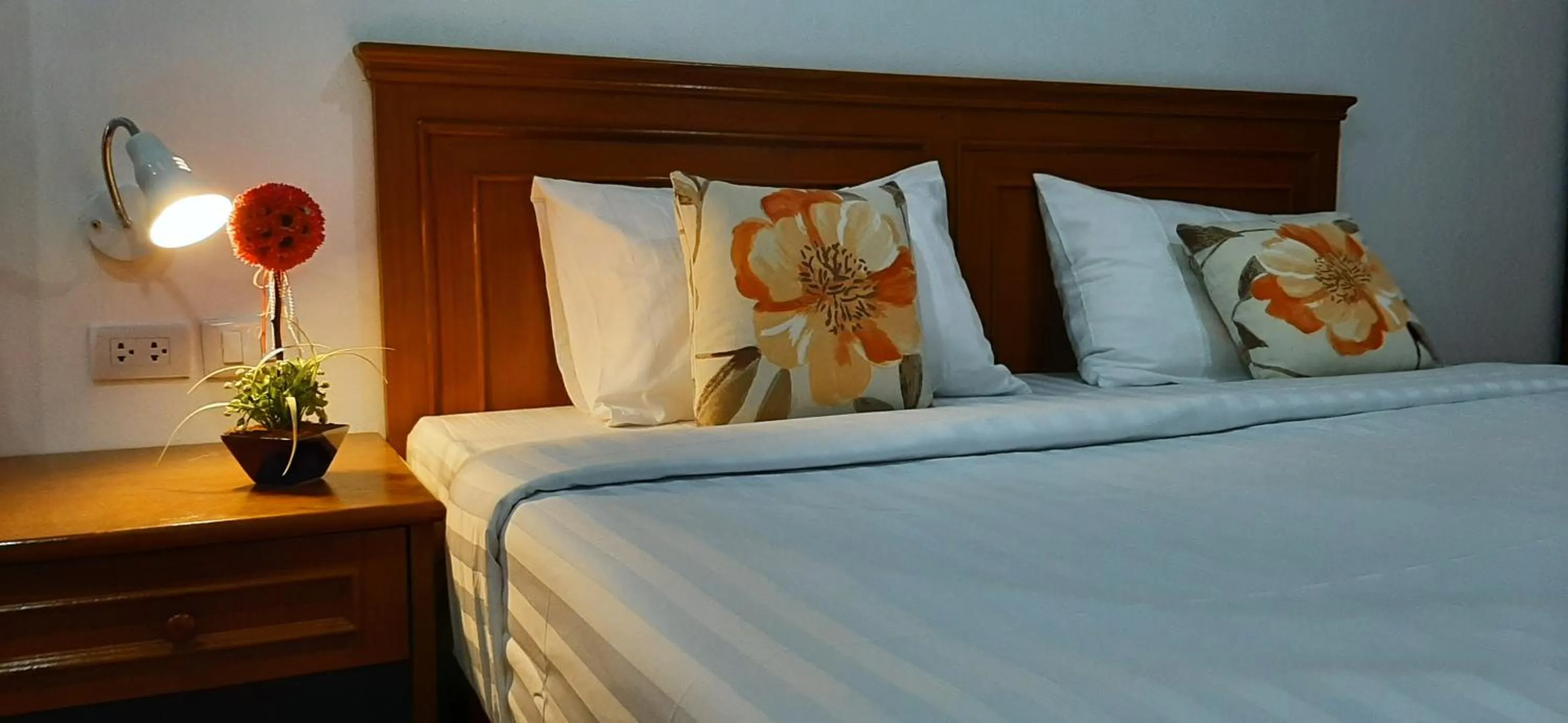 Bed in Sala Bua Room