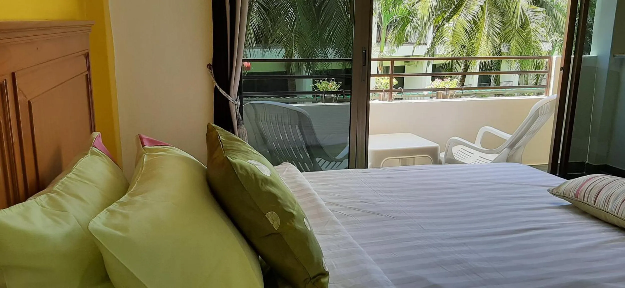 Bed in Sala Bua Room