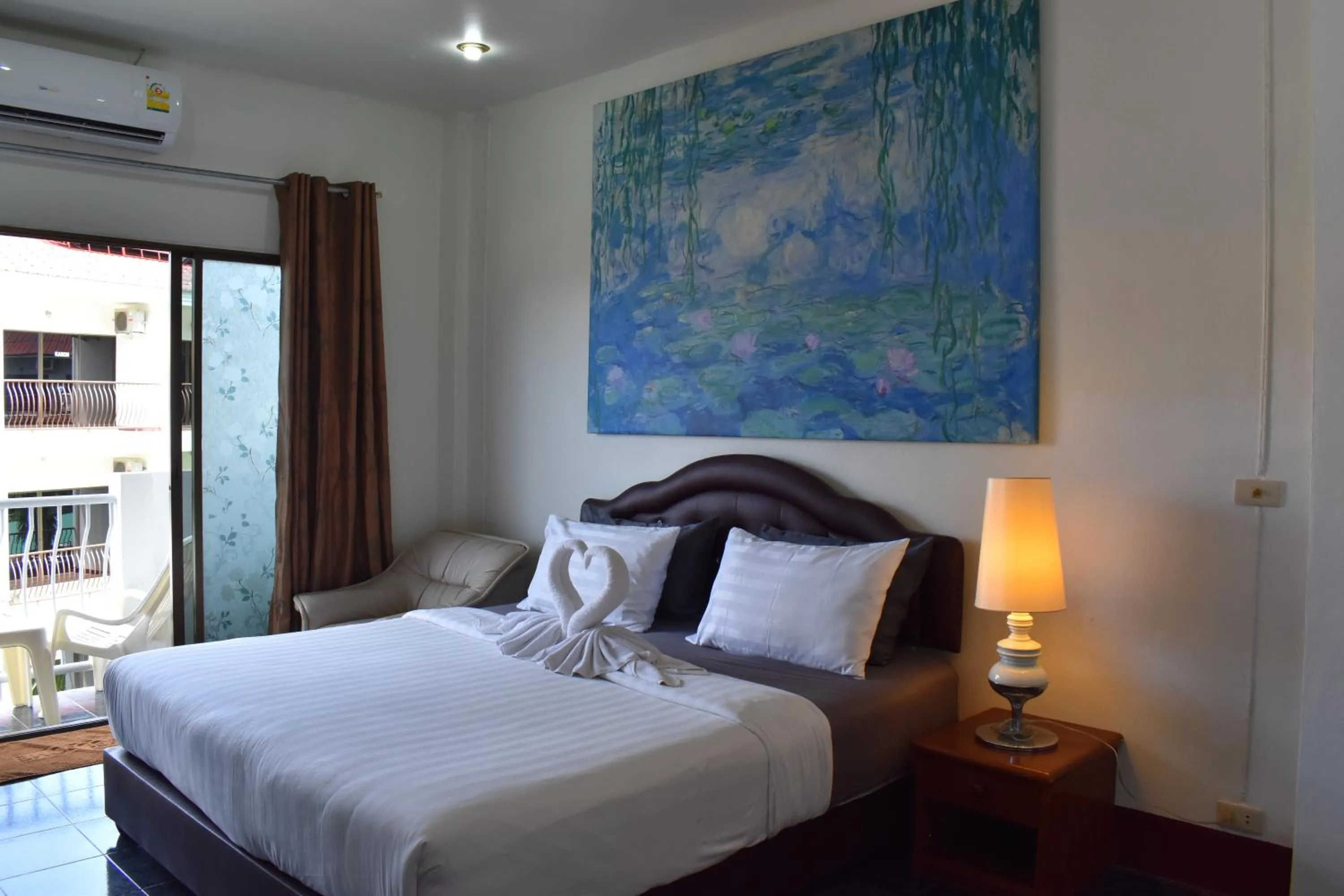 Bed in Sala Bua Room