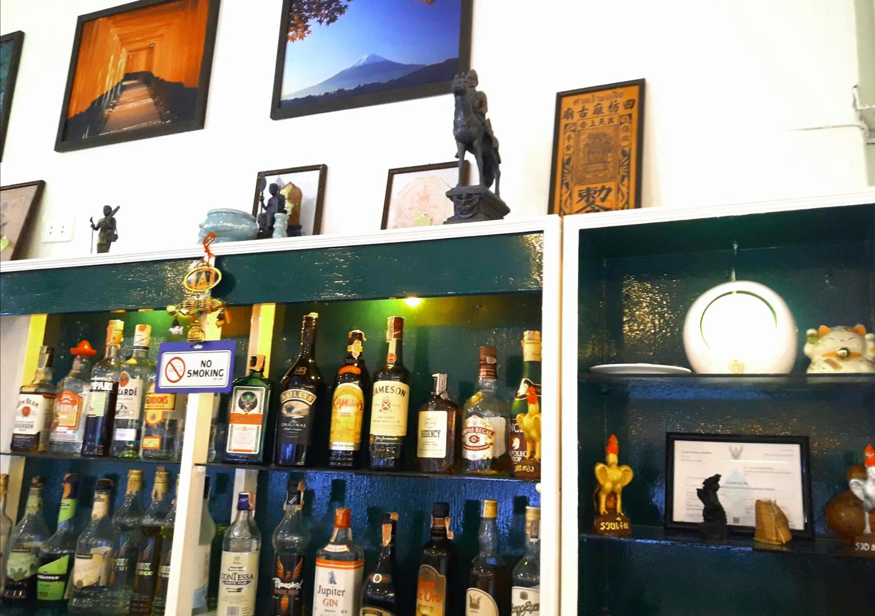 Food and drinks in Sala Bua Room