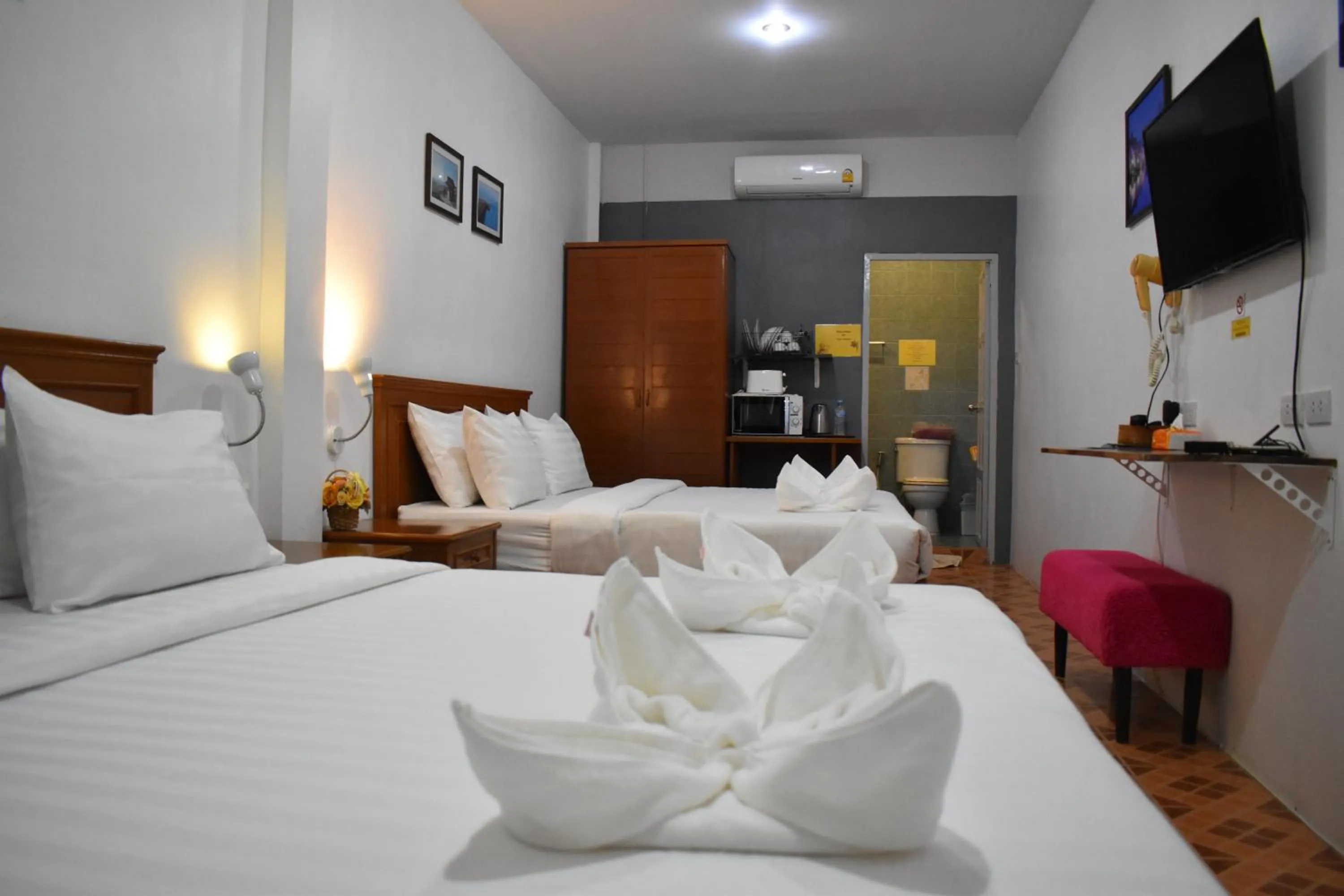 Photo of the whole room, Bed in Sala Bua Room