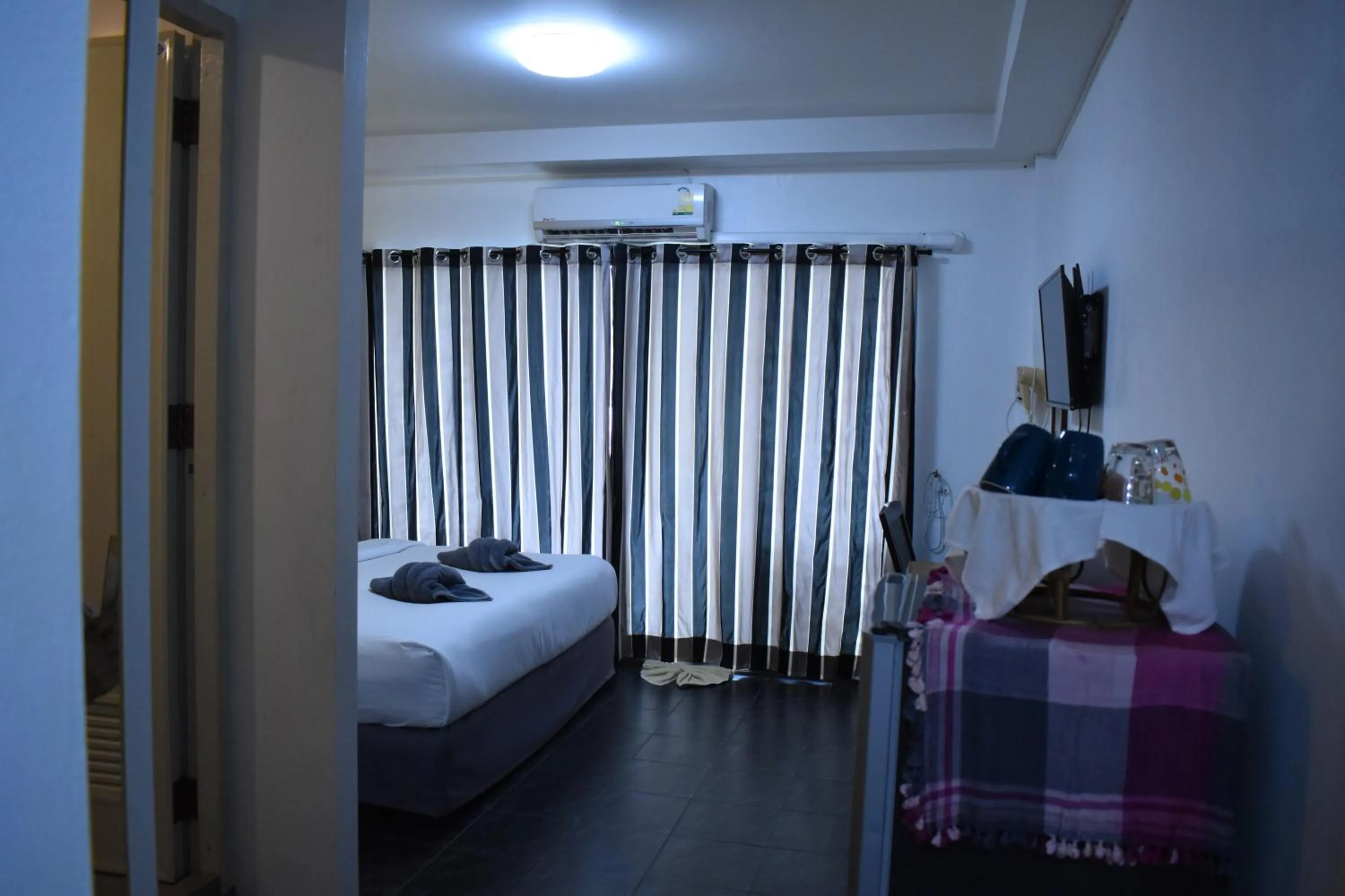 Photo of the whole room, Bed in Sala Bua Room