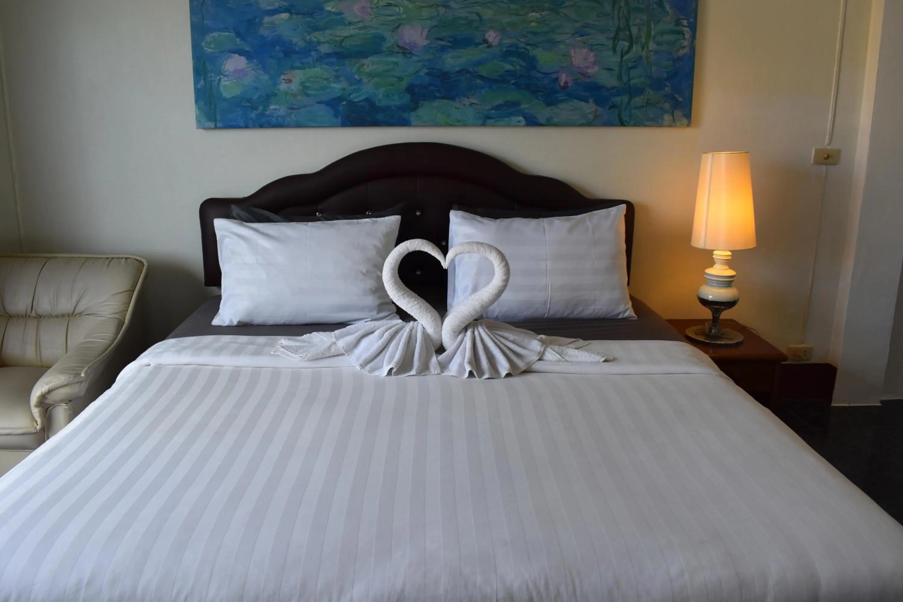 Bed in Sala Bua Room