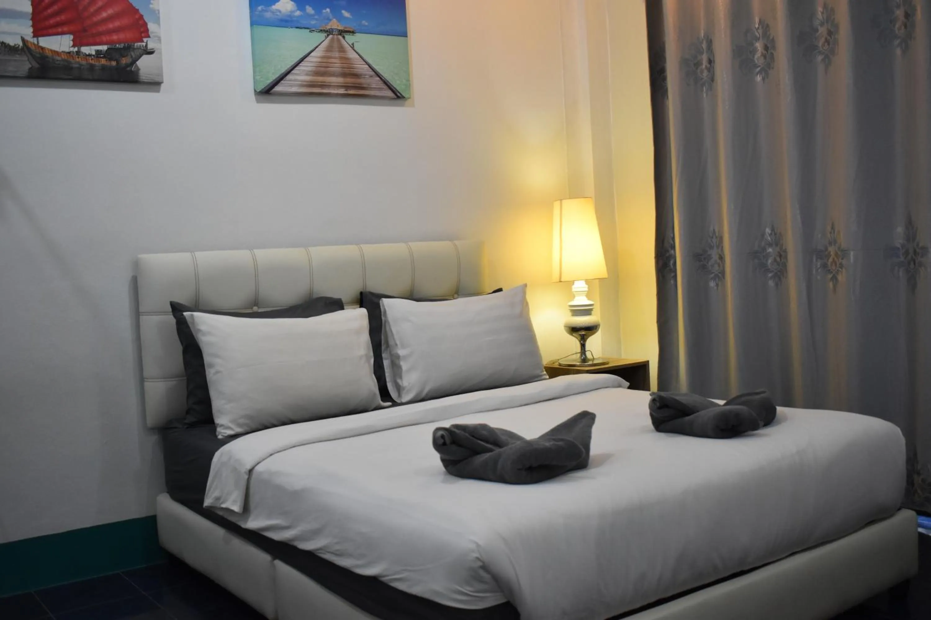 Bed in Sala Bua Room