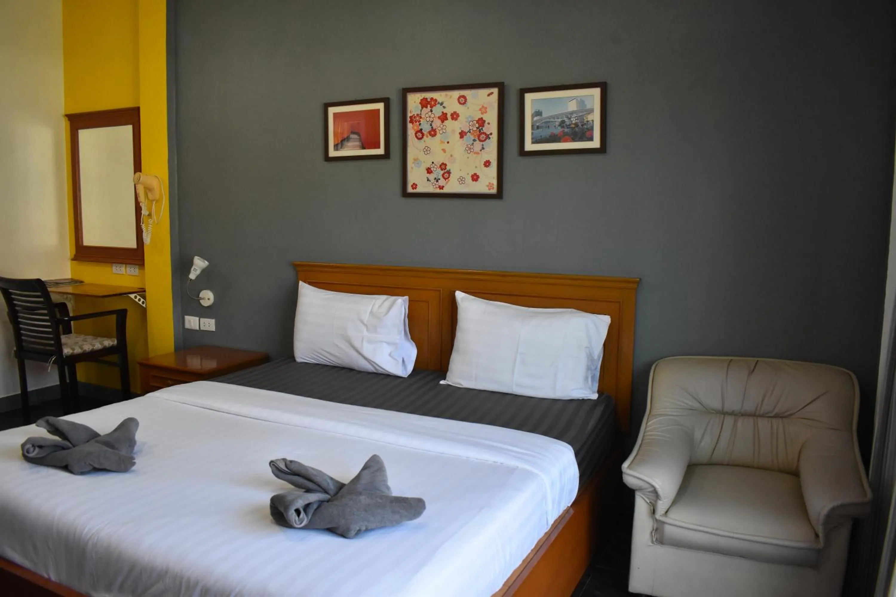 Bed in Sala Bua Room