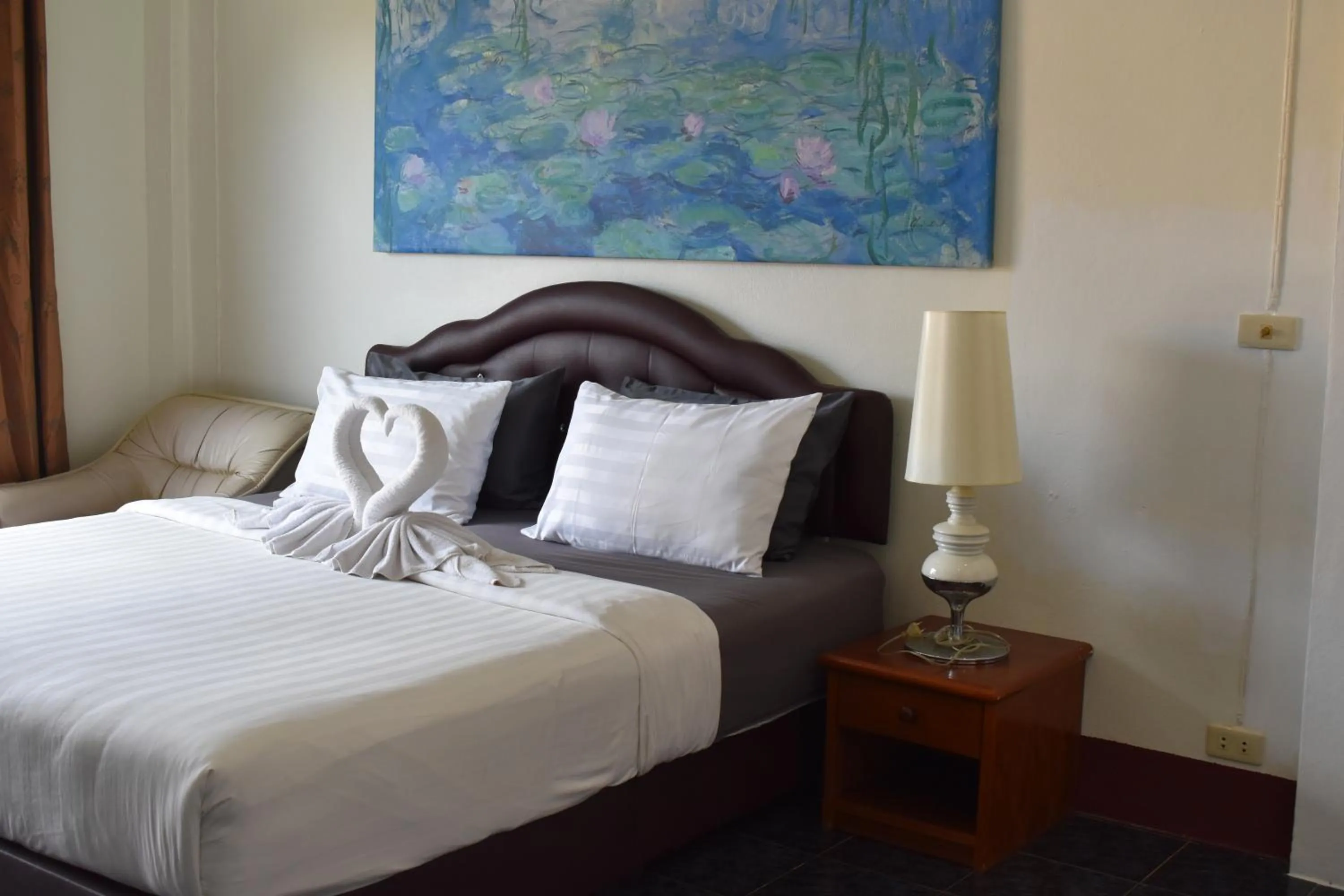 Bed in Sala Bua Room