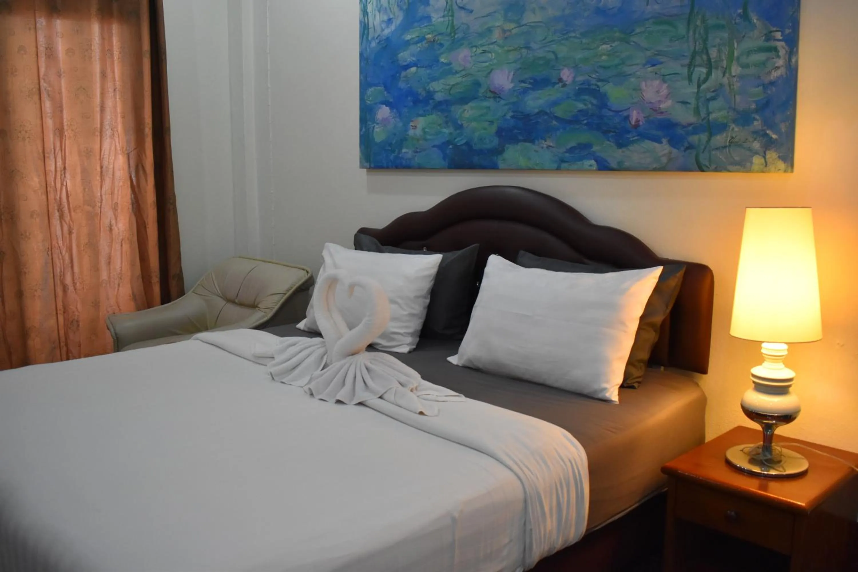 Bed in Sala Bua Room