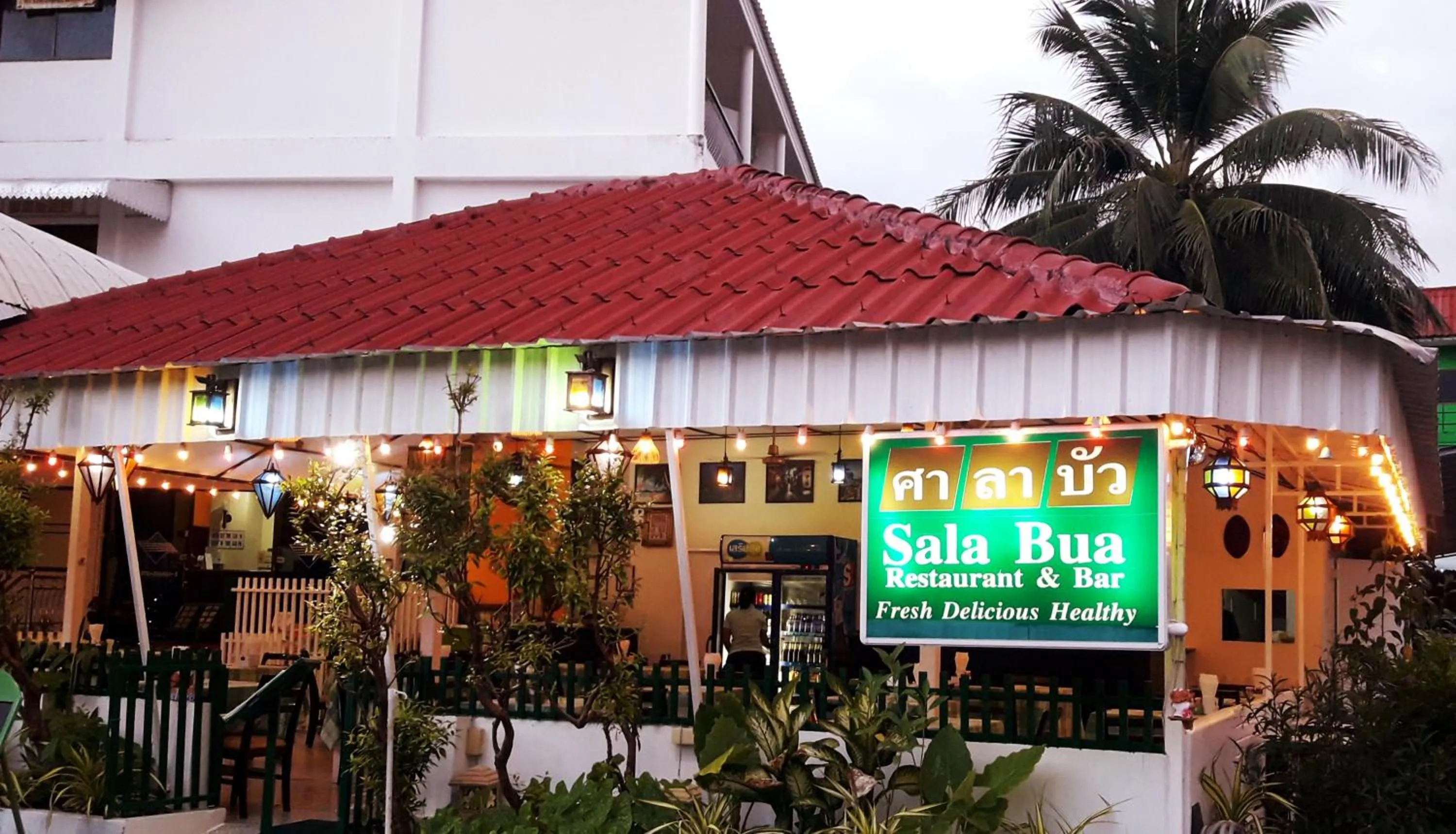Restaurant/places to eat in Sala Bua Room